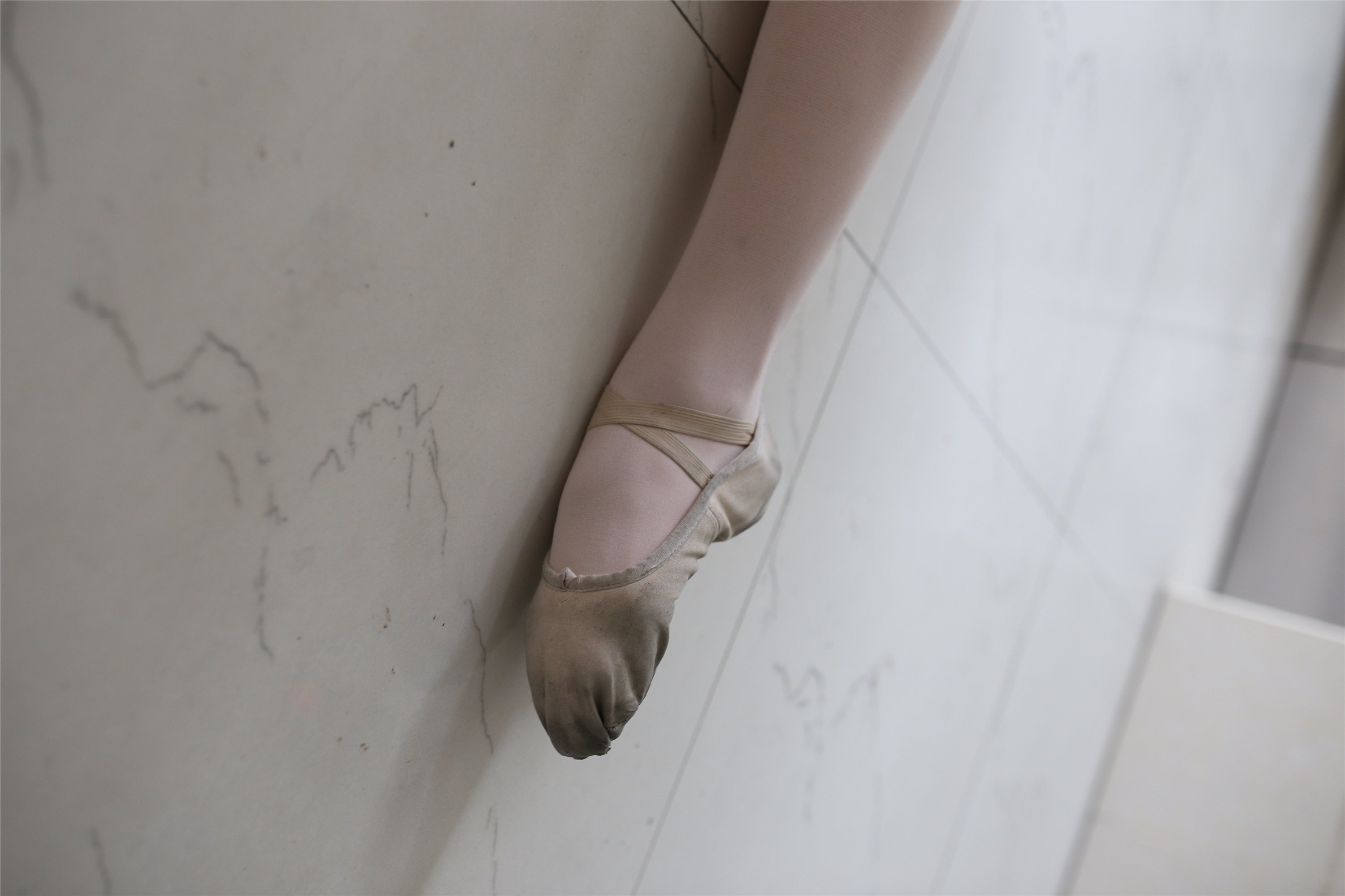 大西瓜美女图片 W016 舞蹈家6-红衣三姐妹220p2