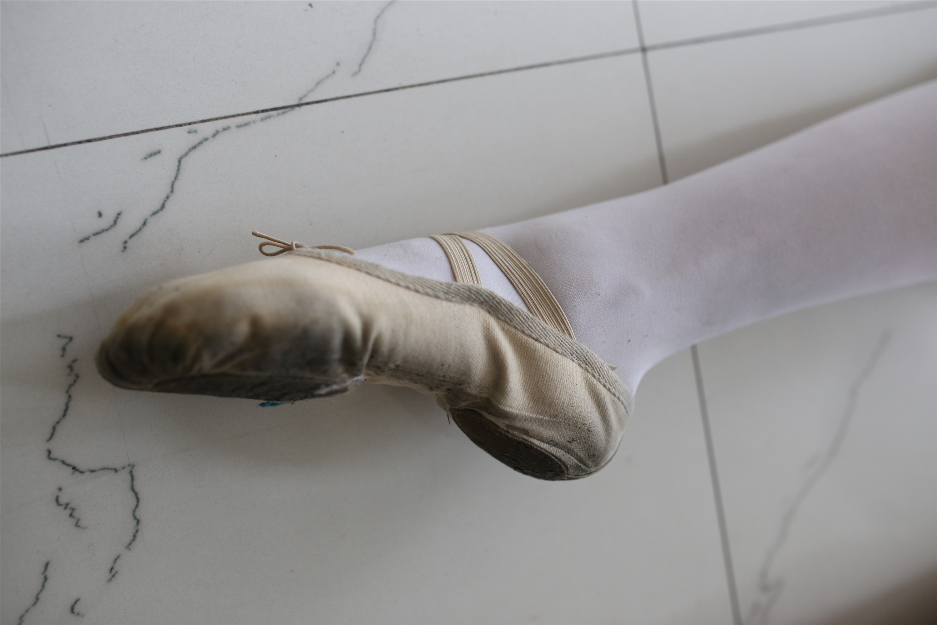 大西瓜美女图片 W016 舞蹈家6-红衣三姐妹220p2