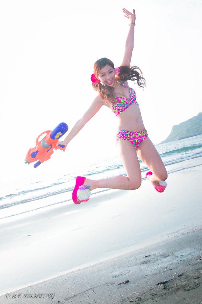 Beautyleg番外篇2015-05-08 张溦芸比基尼外拍