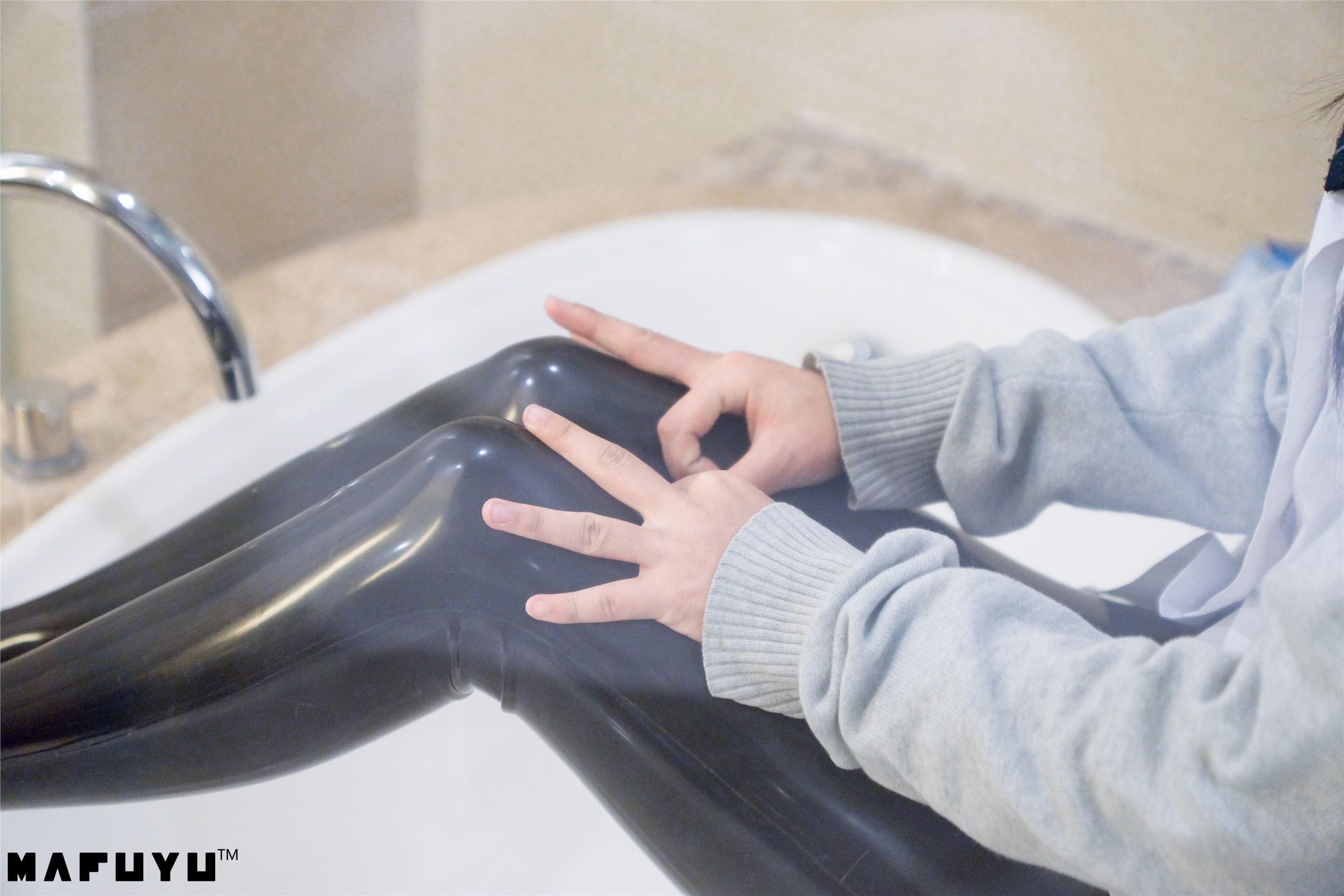 神楽坂真冬套图 - 胶袜系列