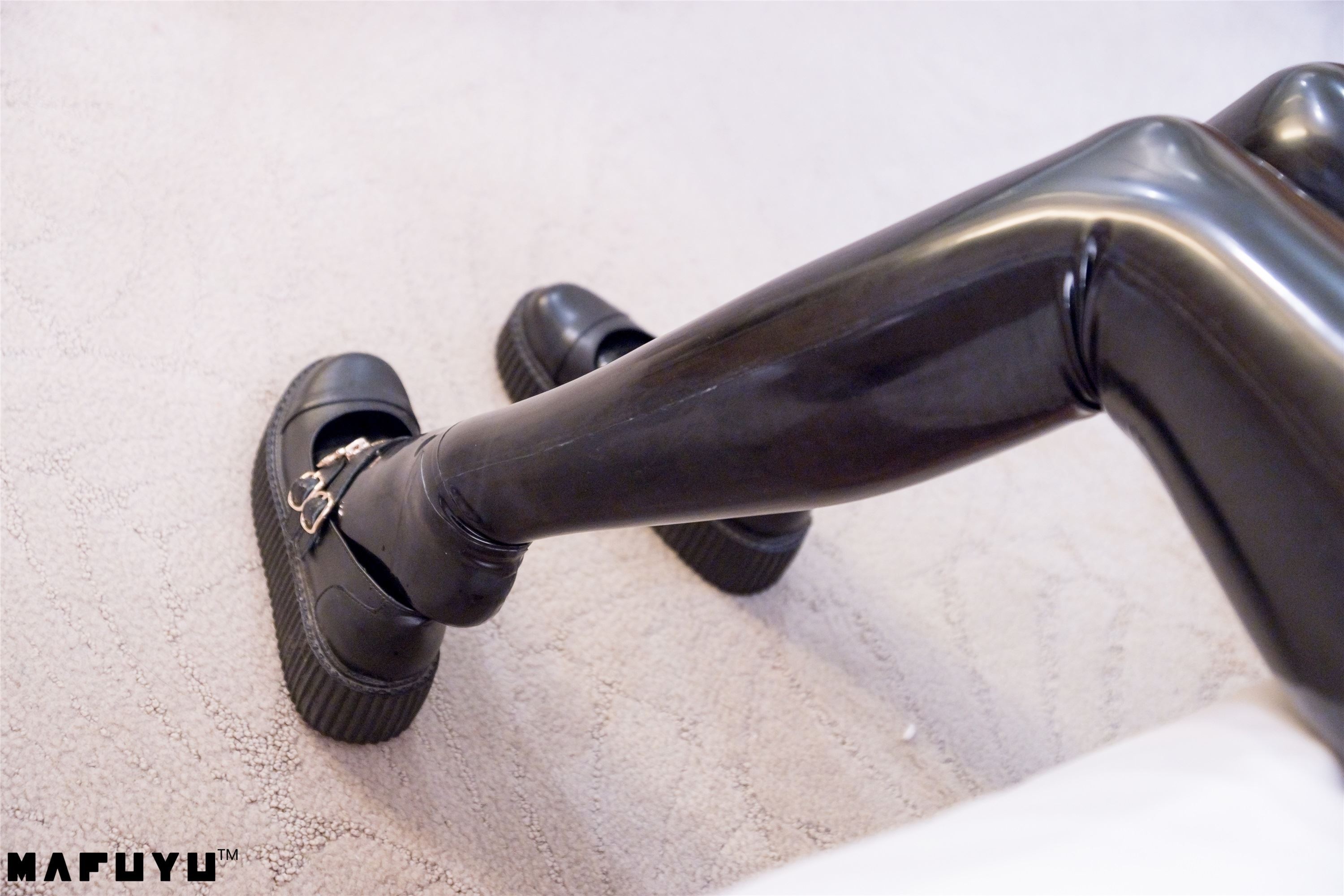 神楽坂真冬套图 - 胶袜系列