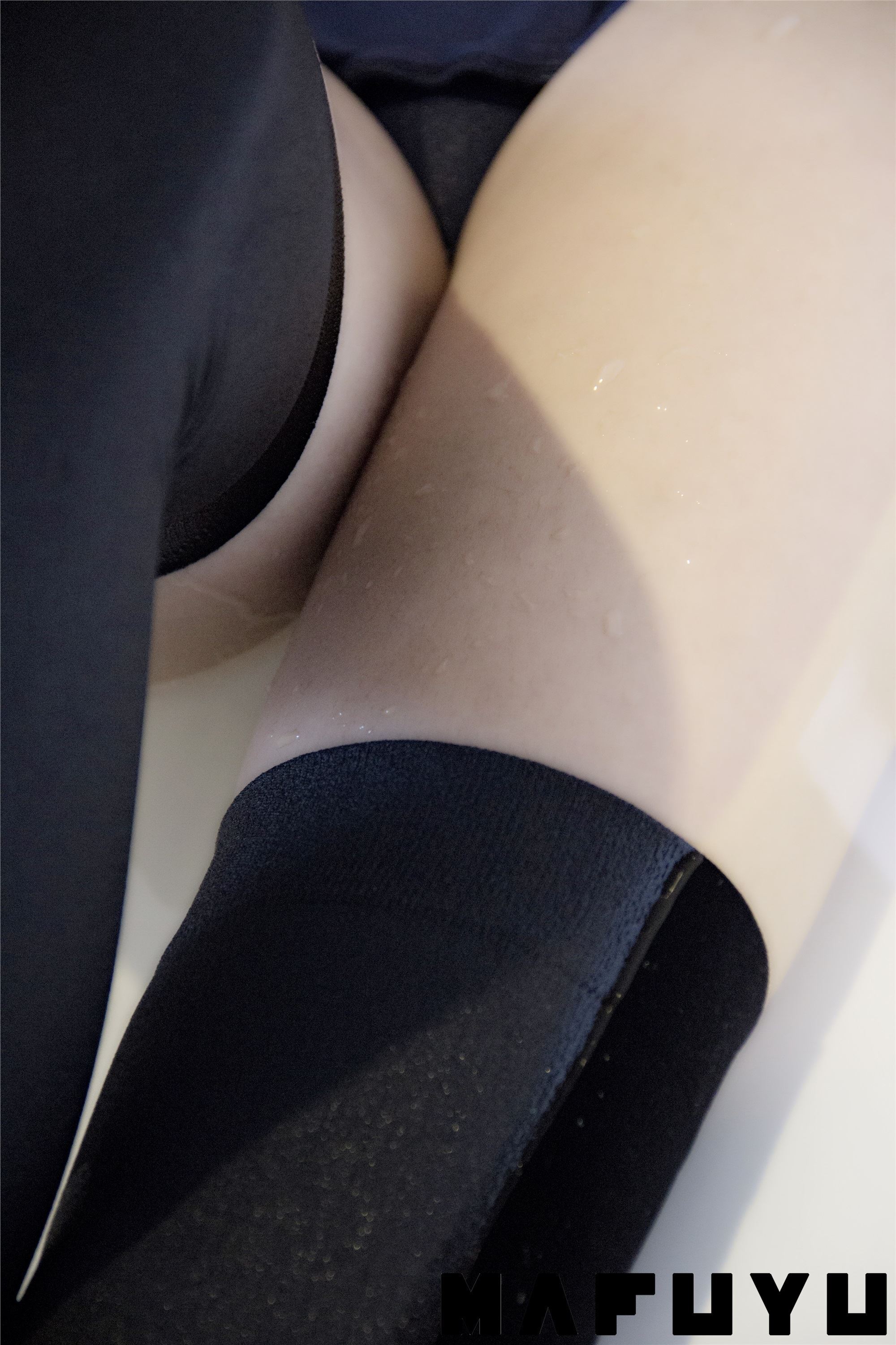 神楽坂真冬套图 - 蓝白死库水重置