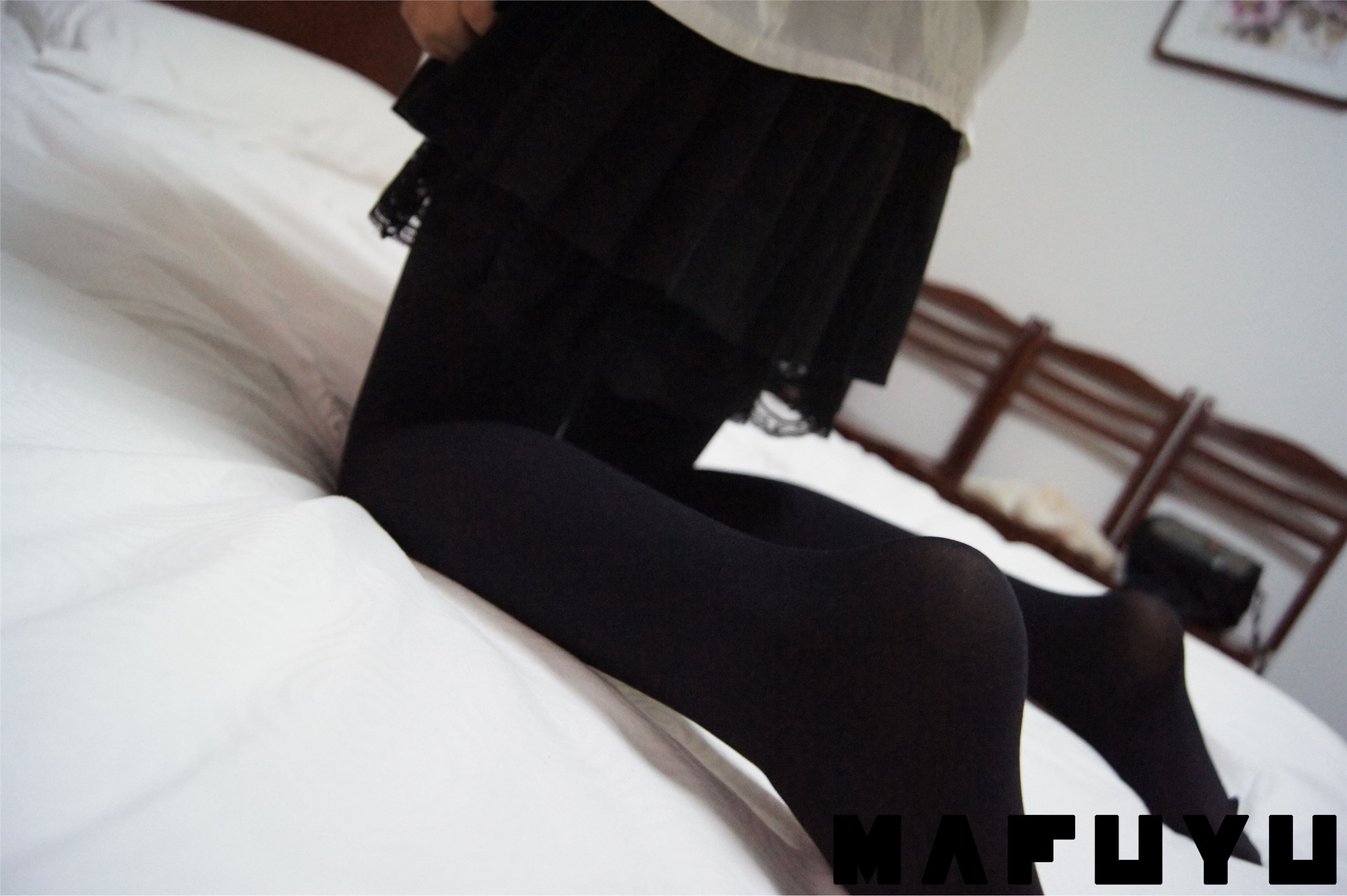 神楽坂真冬套图 - 黑色衬衫