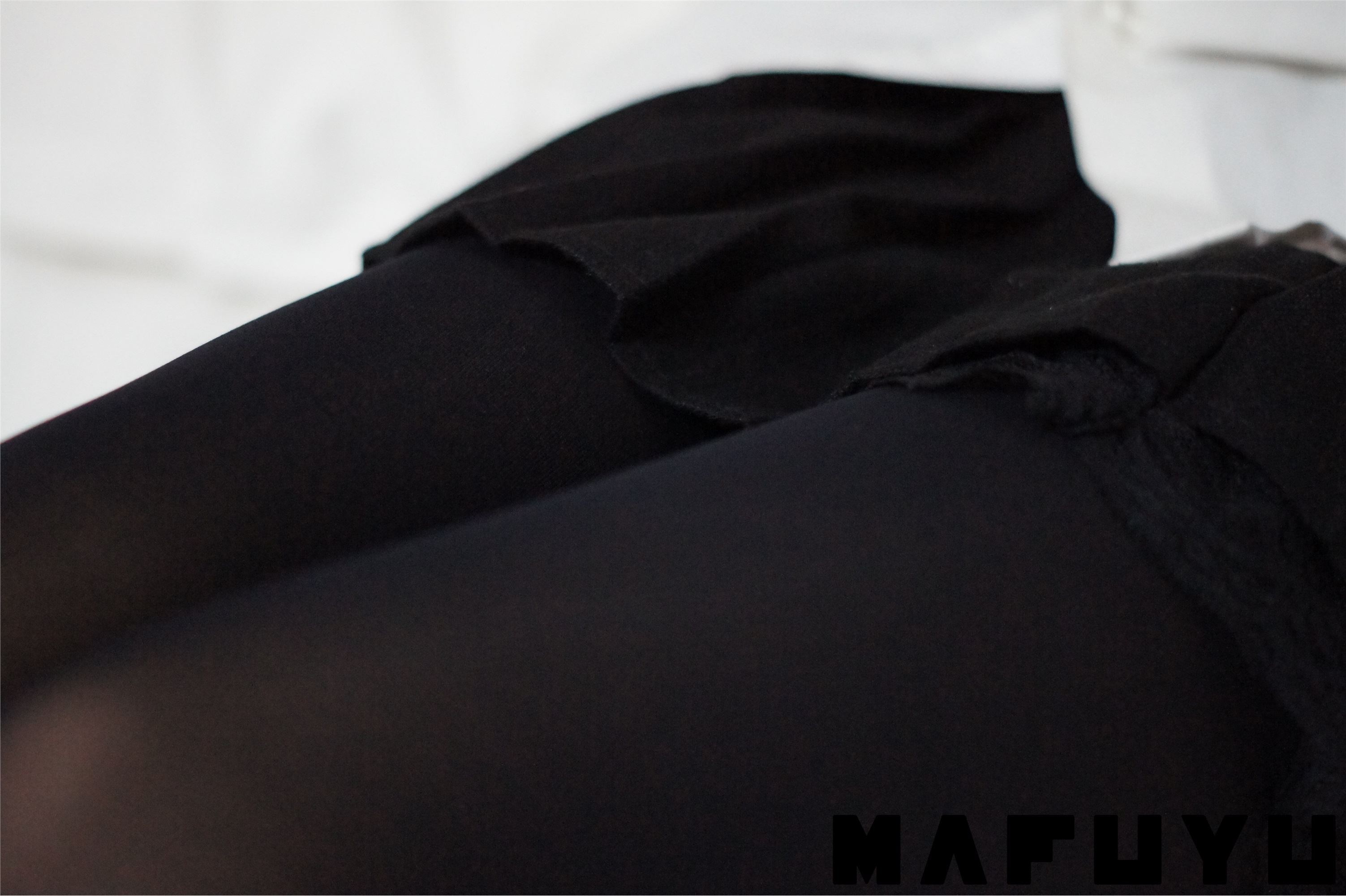 神楽坂真冬套图 - 黑色衬衫