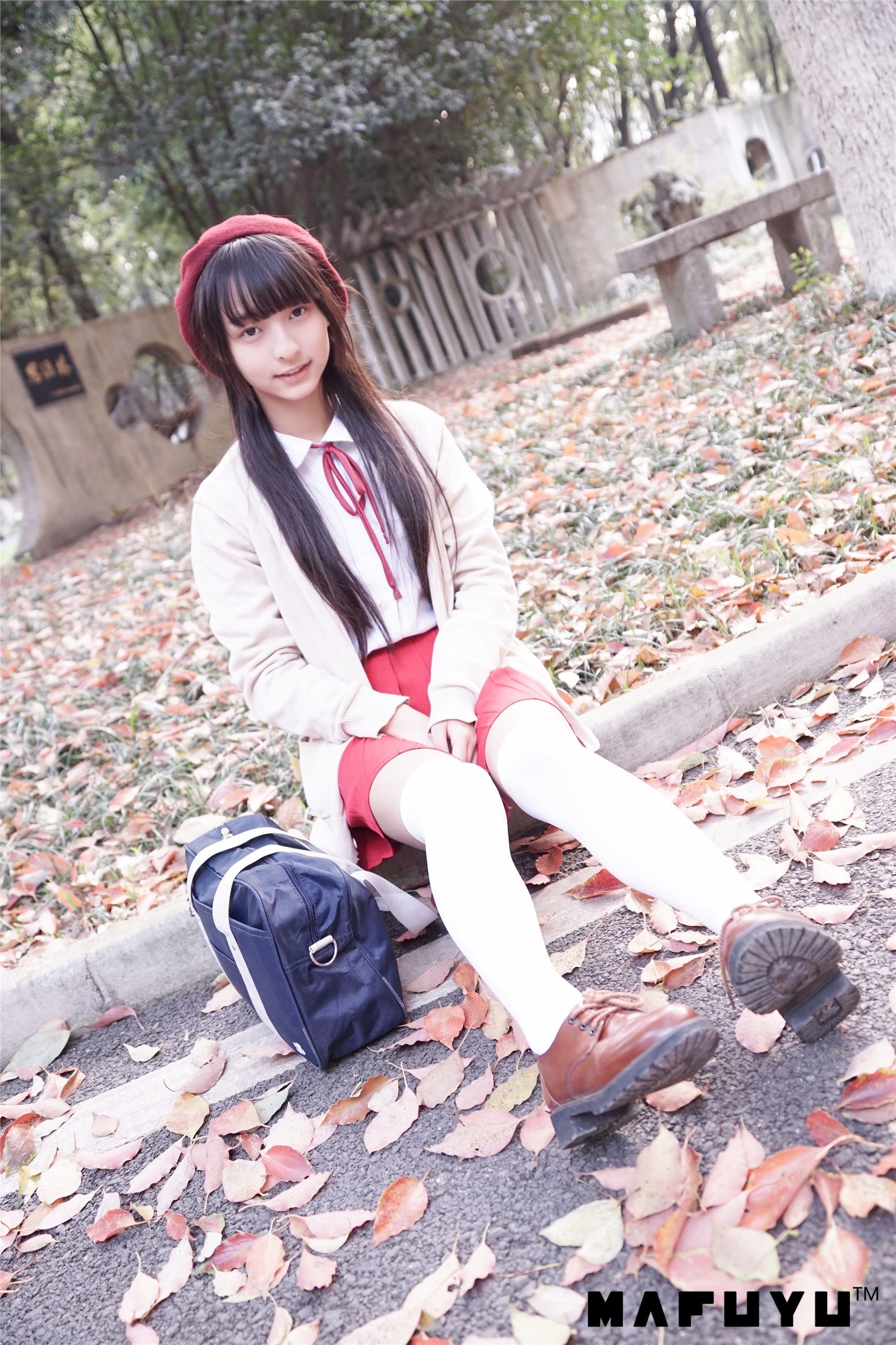 神楽坂真冬视频 - 红JK白过膝系列