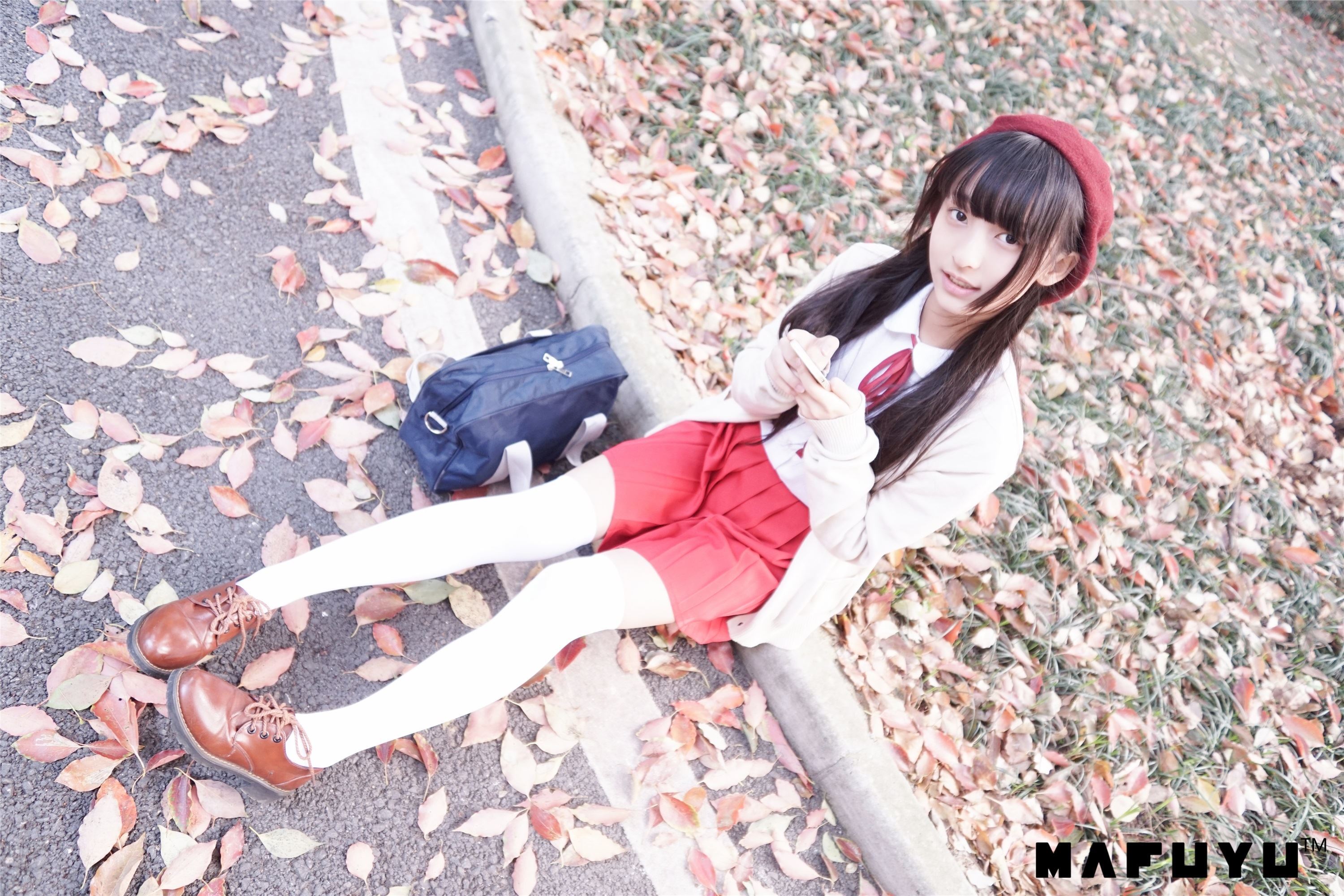 神楽坂真冬视频 - 红JK白过膝系列