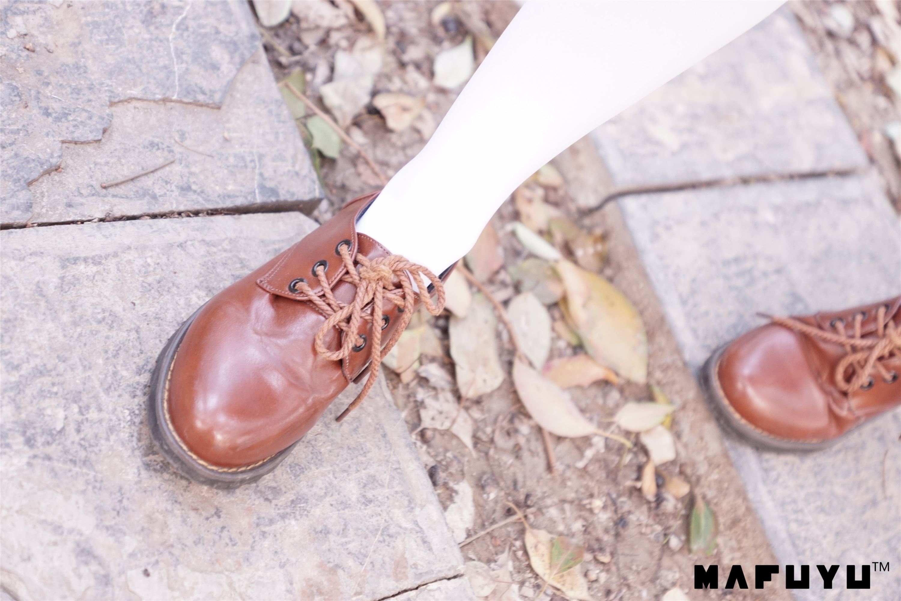 神楽坂真冬视频 - 红JK白过膝系列