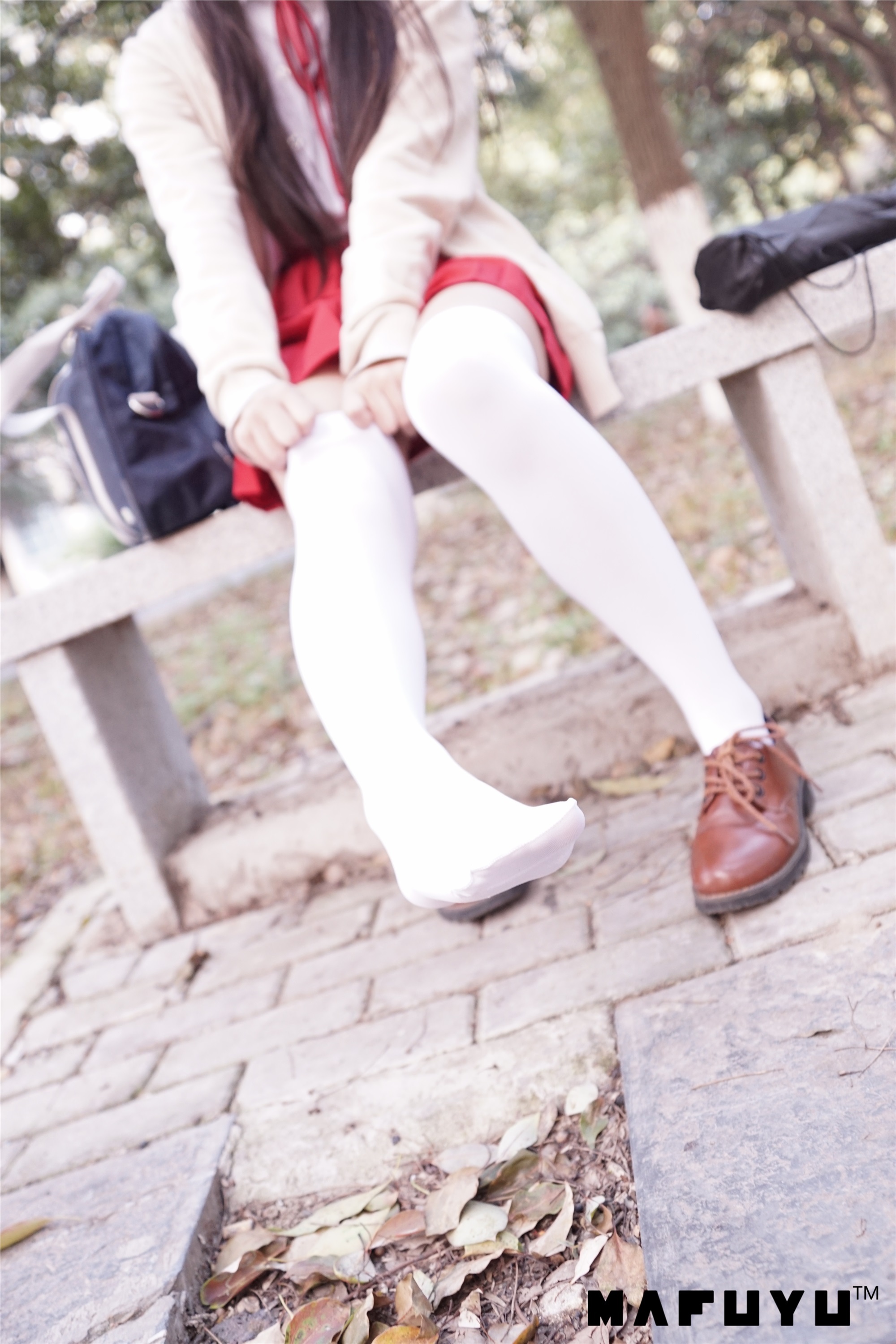 神楽坂真冬视频 - 红JK白过膝系列