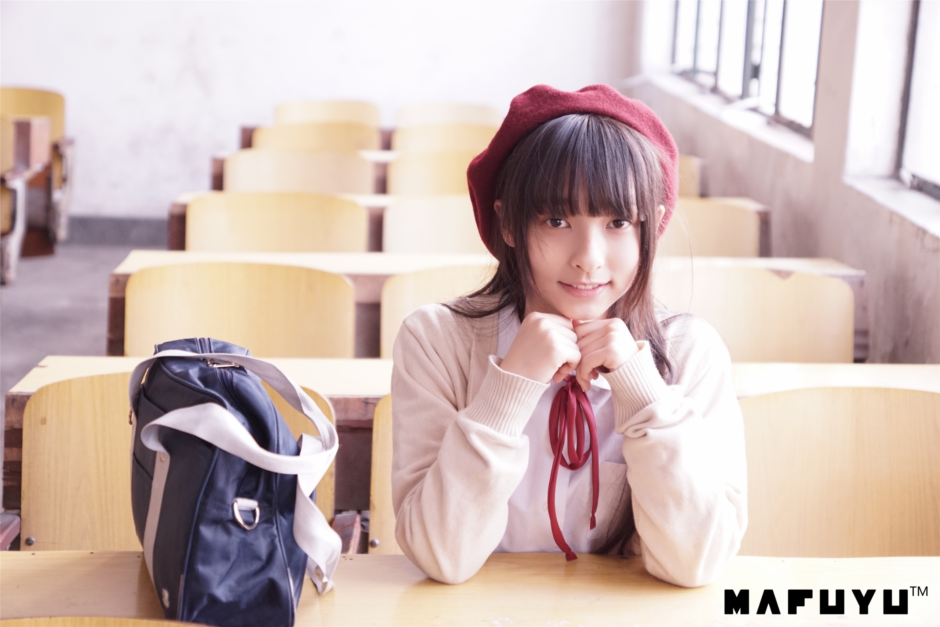 神楽坂真冬视频 - 红JK白过膝系列