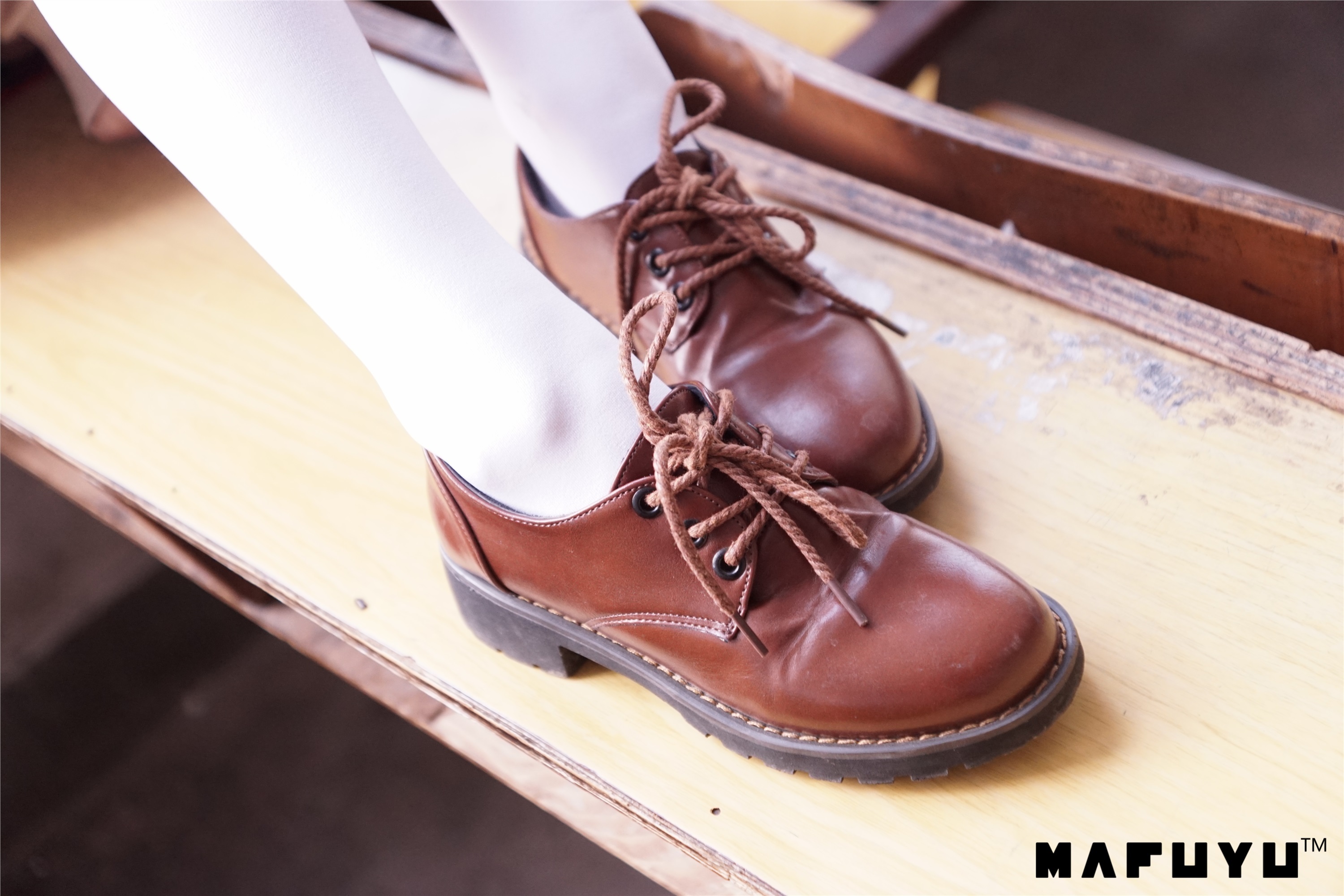 神楽坂真冬视频 - 红JK白过膝系列