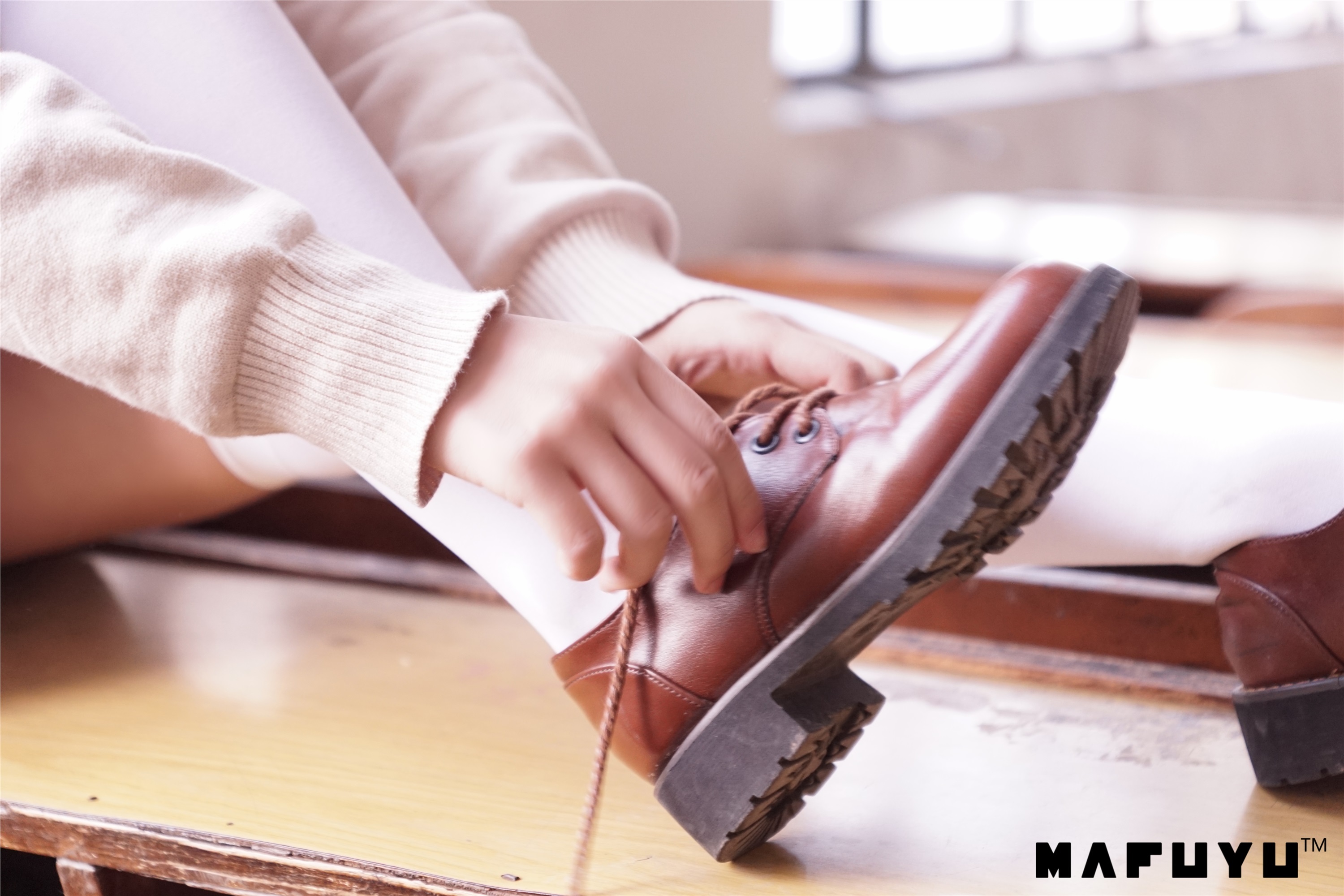 神楽坂真冬视频 - 红JK白过膝系列