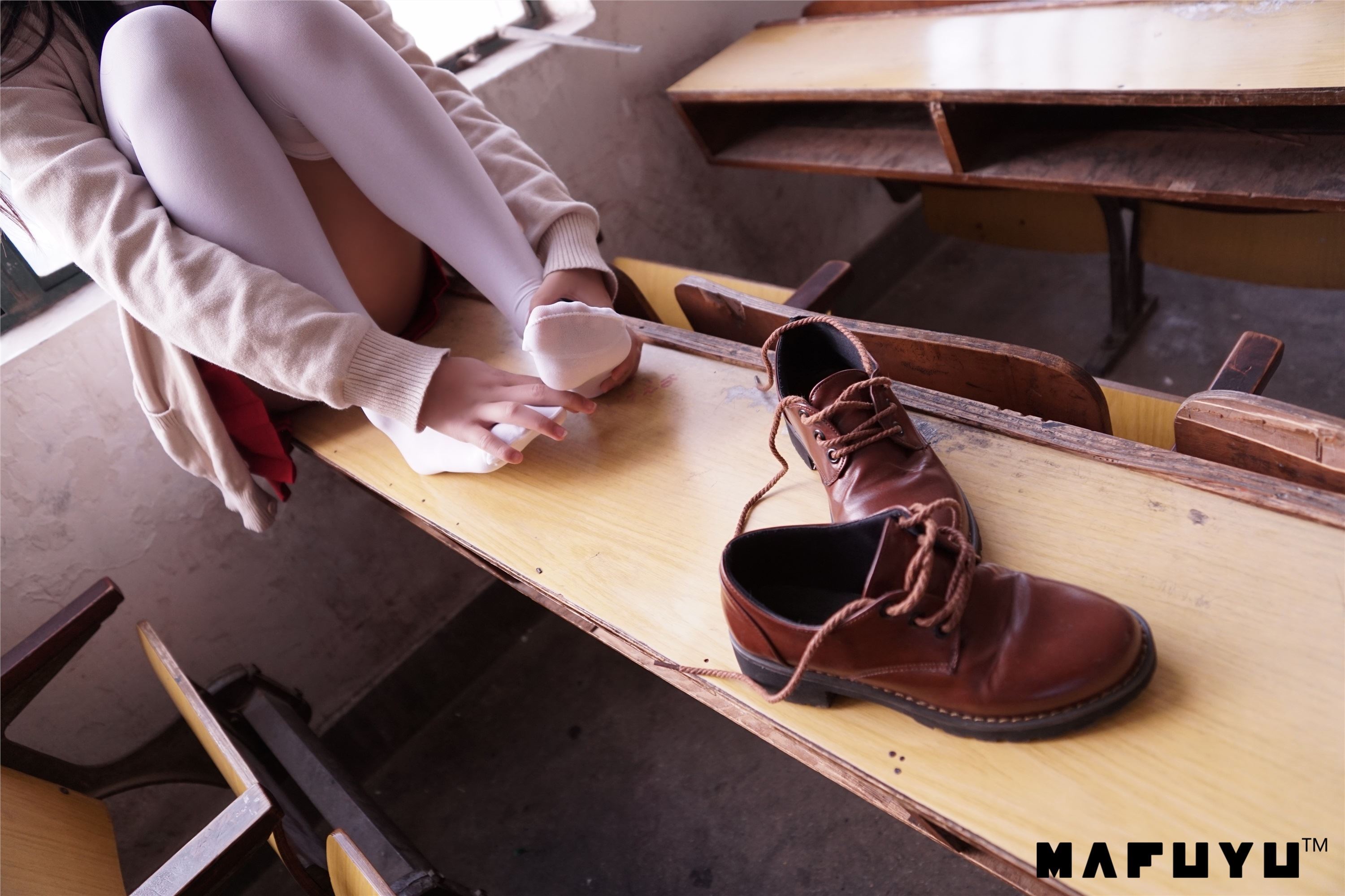 神楽坂真冬视频 - 红JK白过膝系列