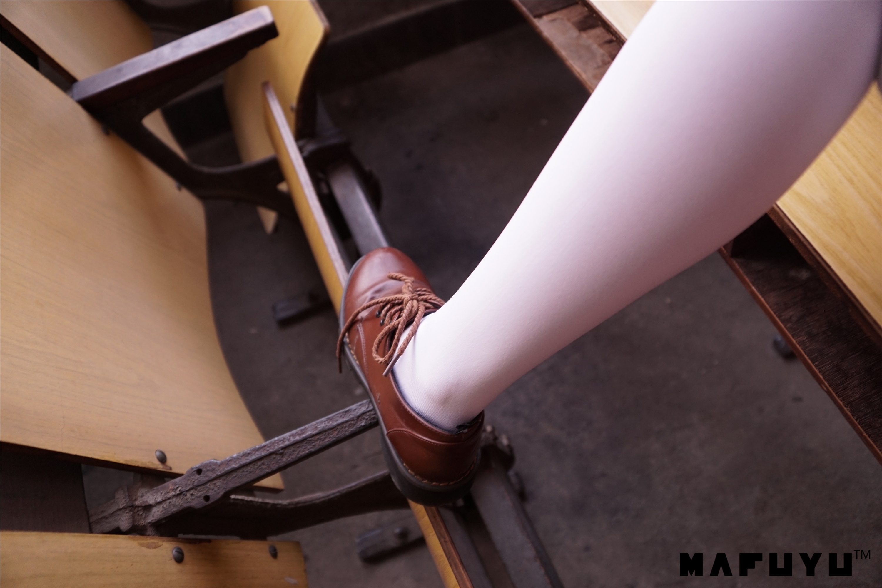 神楽坂真冬视频 - 红JK白过膝系列