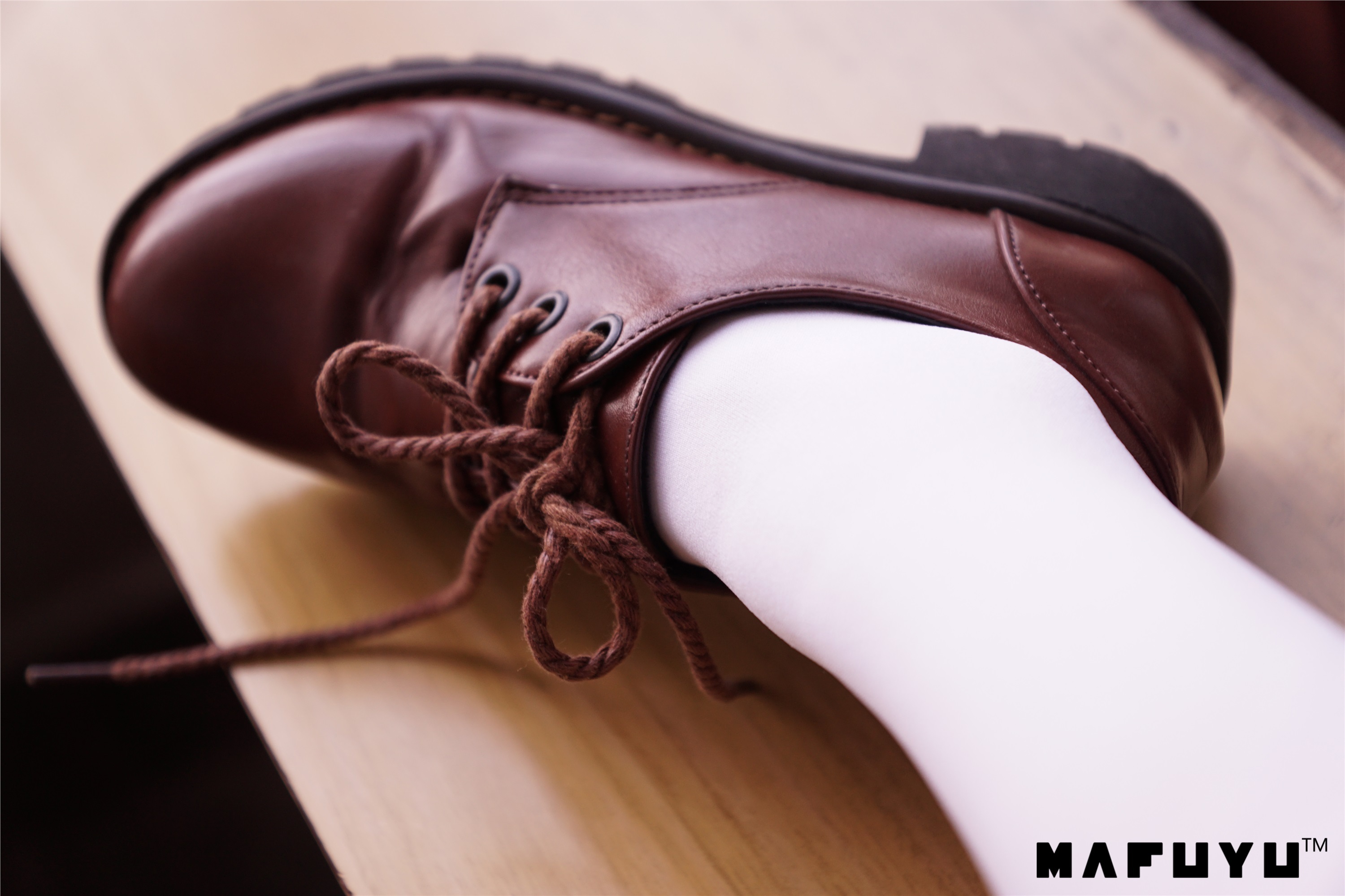 神楽坂真冬视频 - 红JK白过膝系列