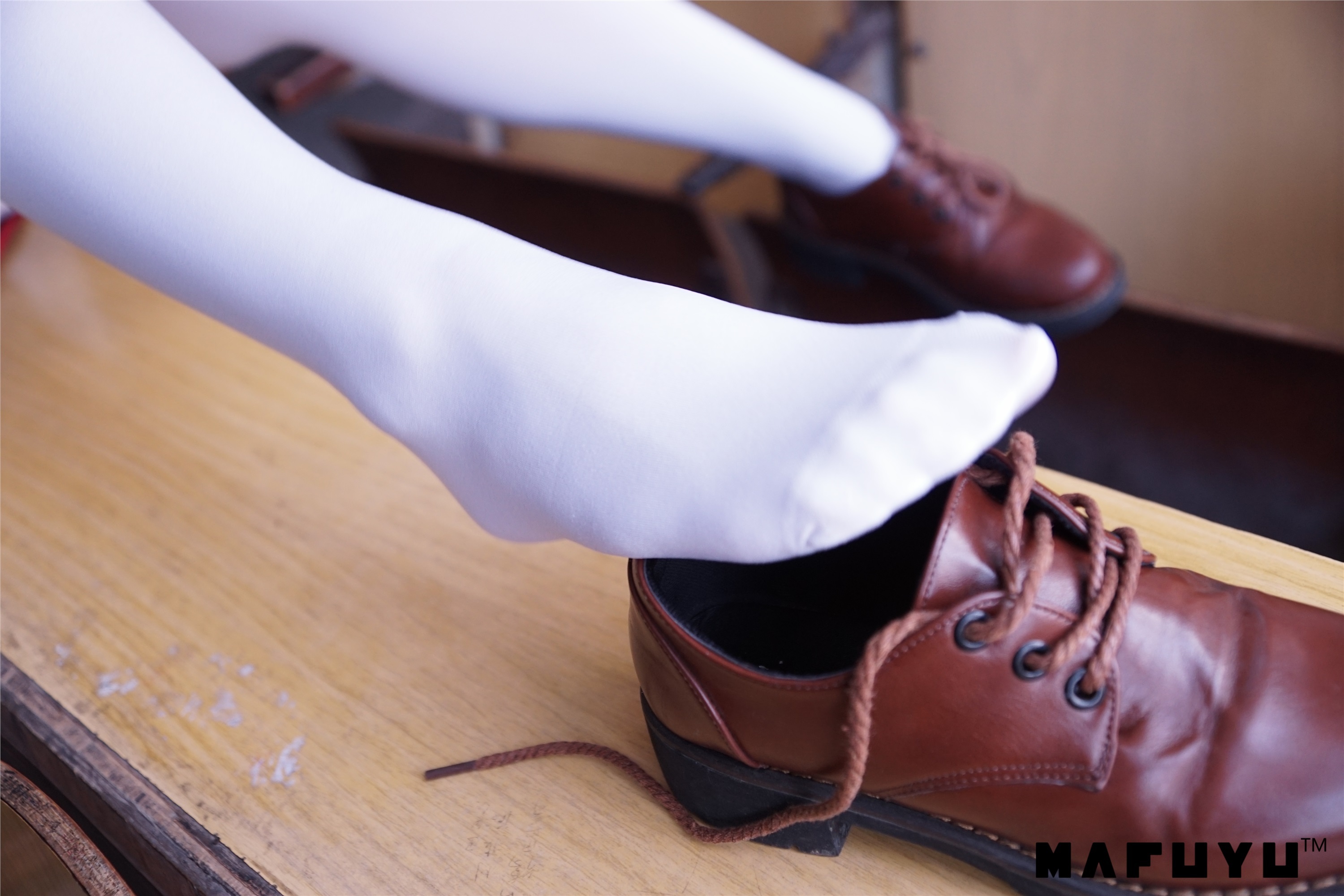 神楽坂真冬视频 - 红JK白过膝系列