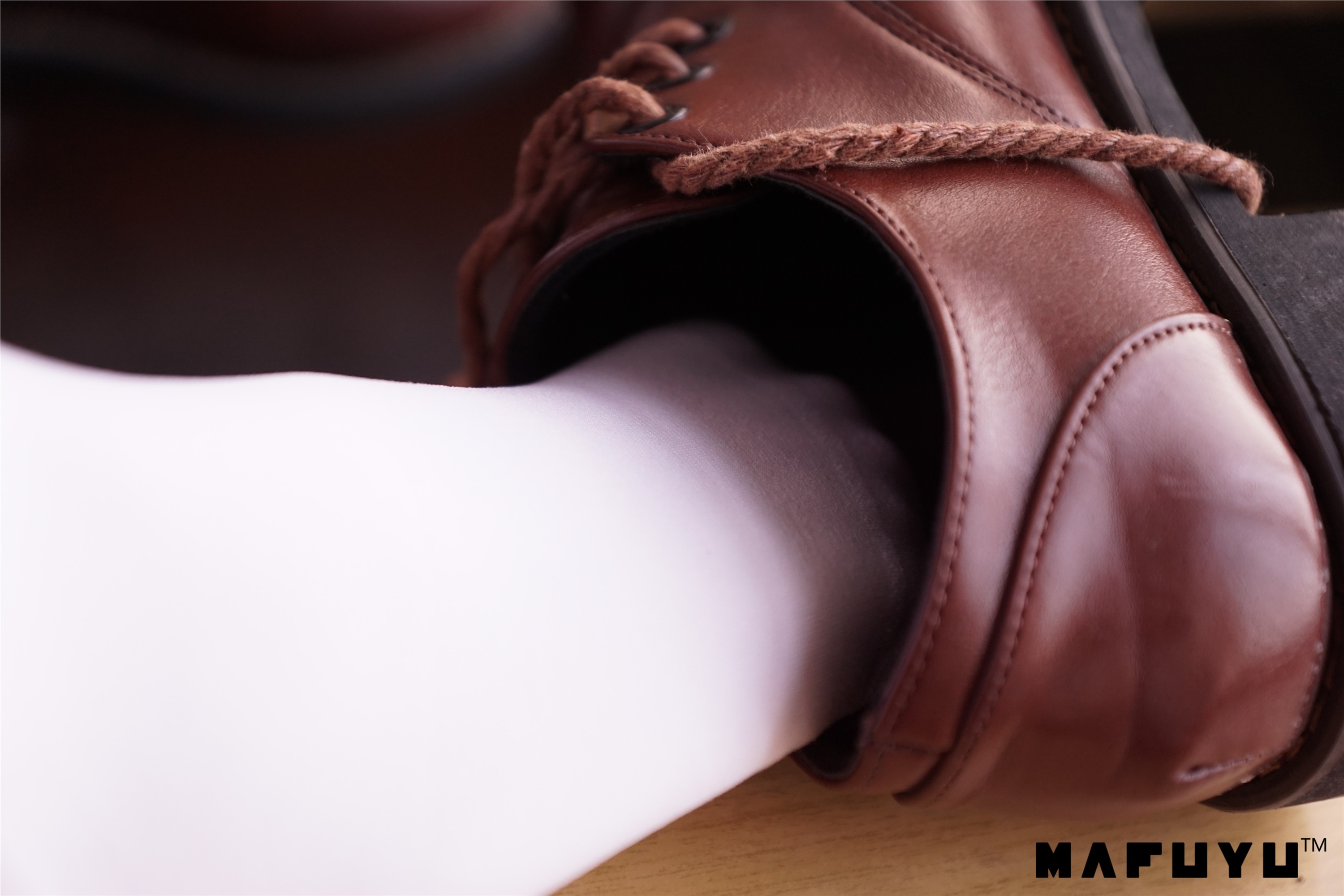 神楽坂真冬视频 - 红JK白过膝系列