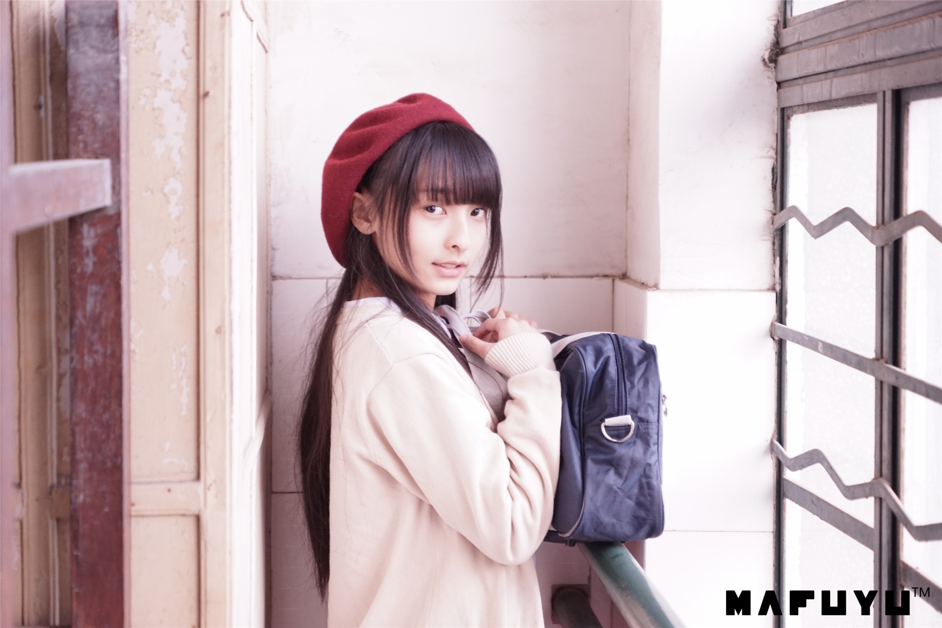 神楽坂真冬视频 - 红JK白过膝系列