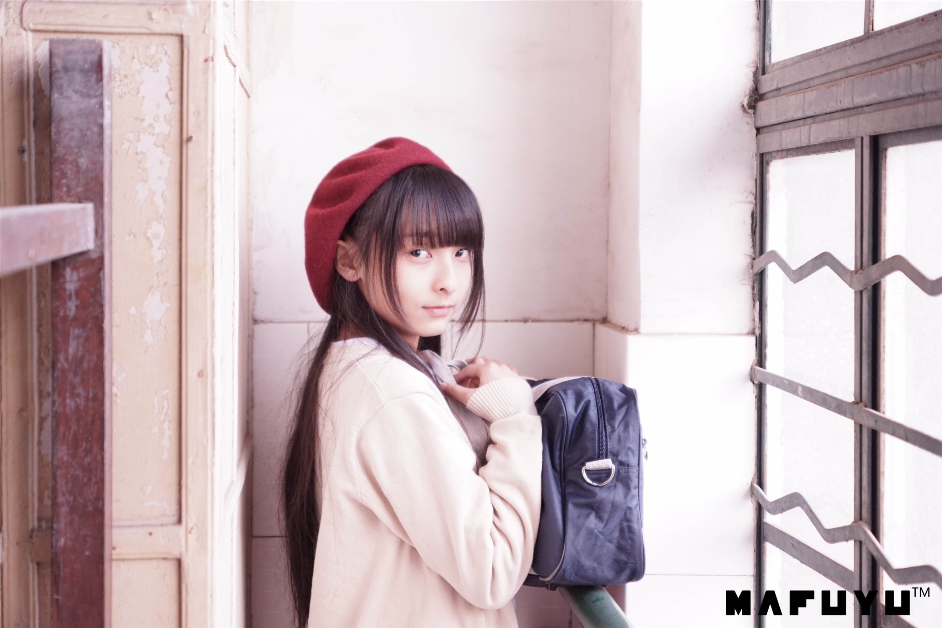 神楽坂真冬视频 - 红JK白过膝系列