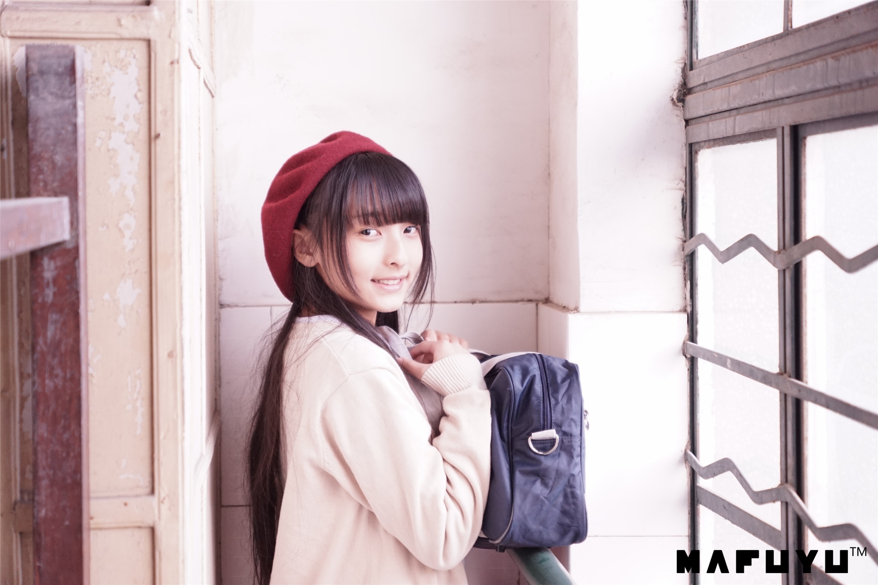 神楽坂真冬视频 - 红JK白过膝系列