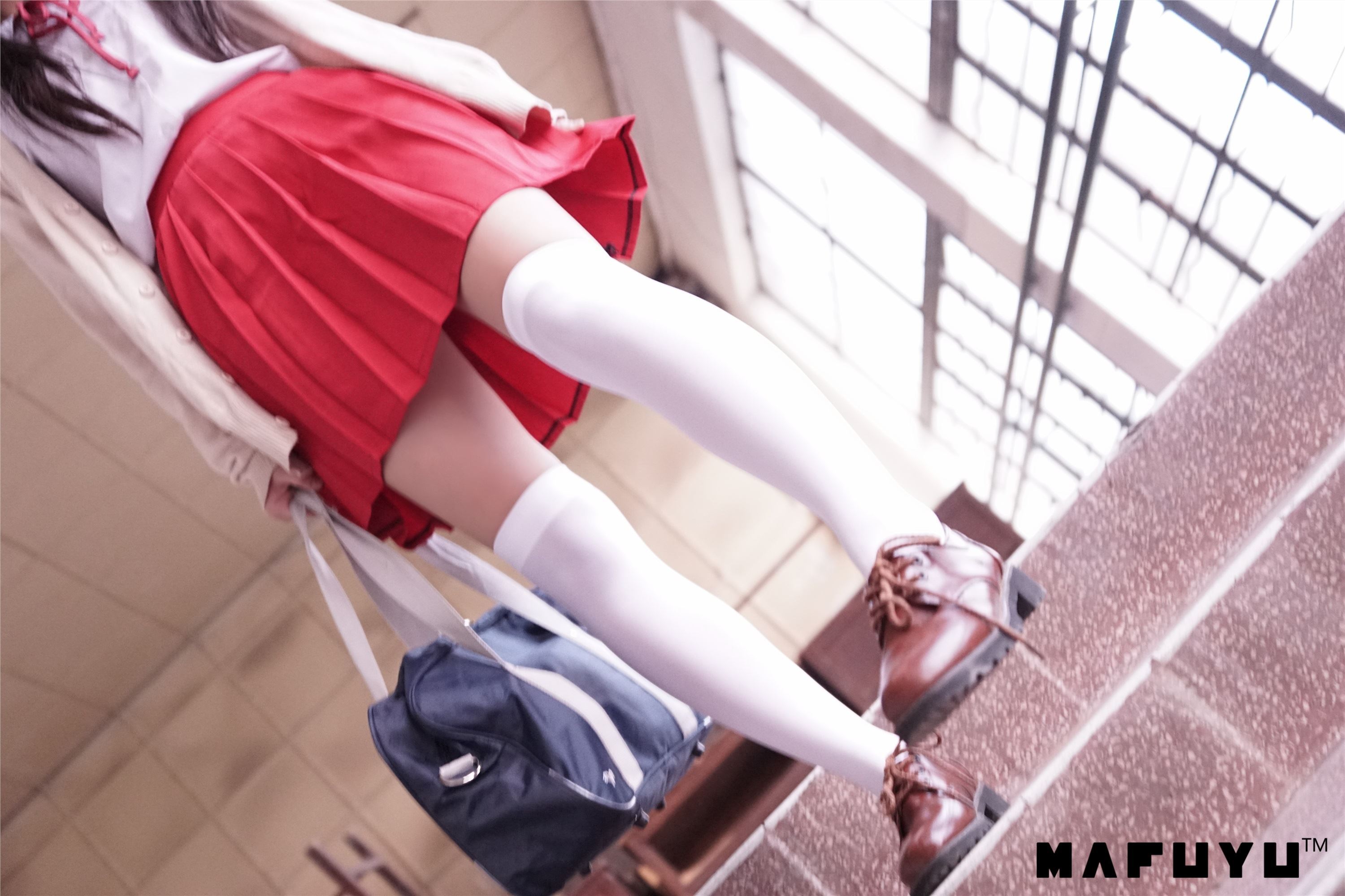 神楽坂真冬视频 - 红JK白过膝系列