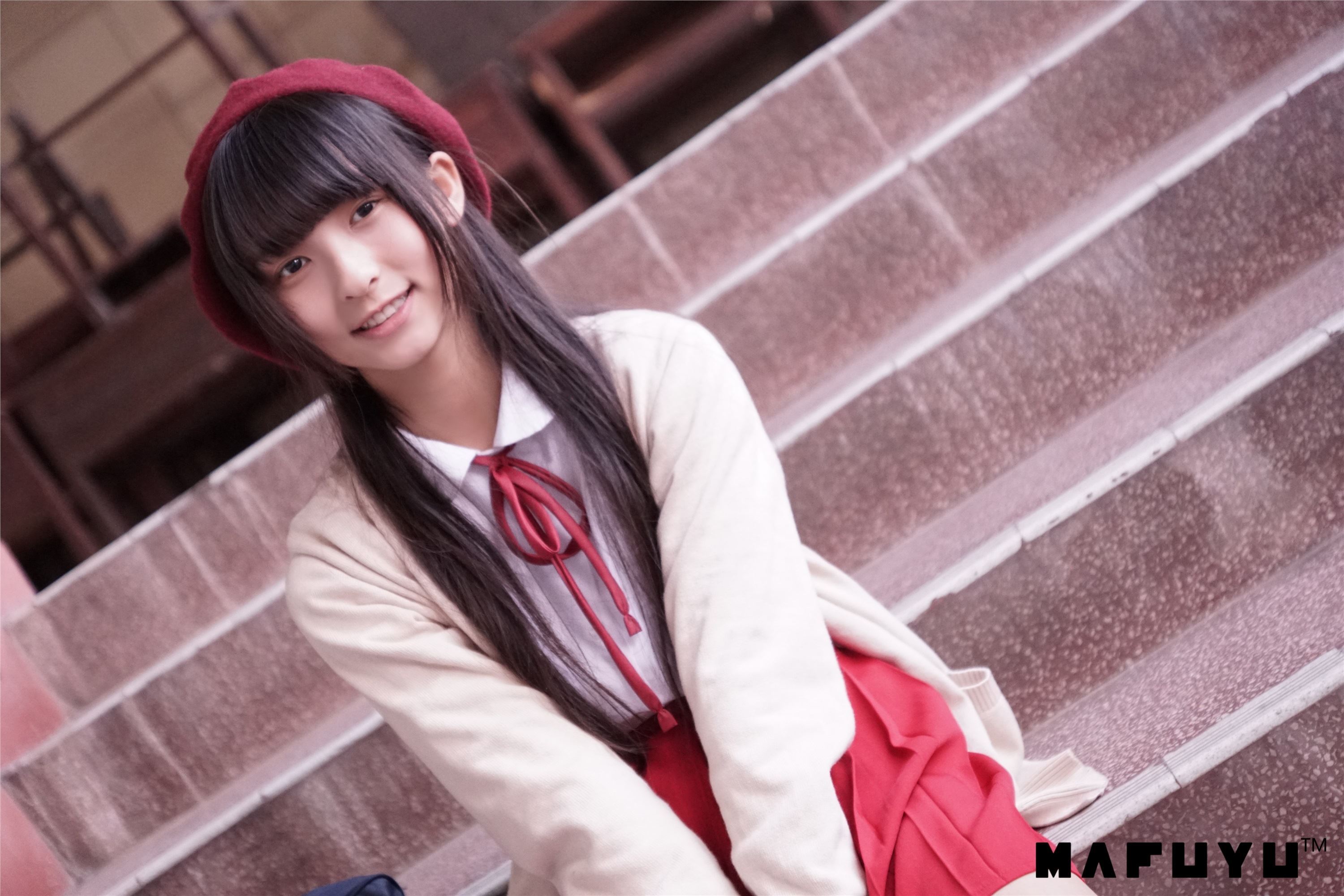 神楽坂真冬视频 - 红JK白过膝系列