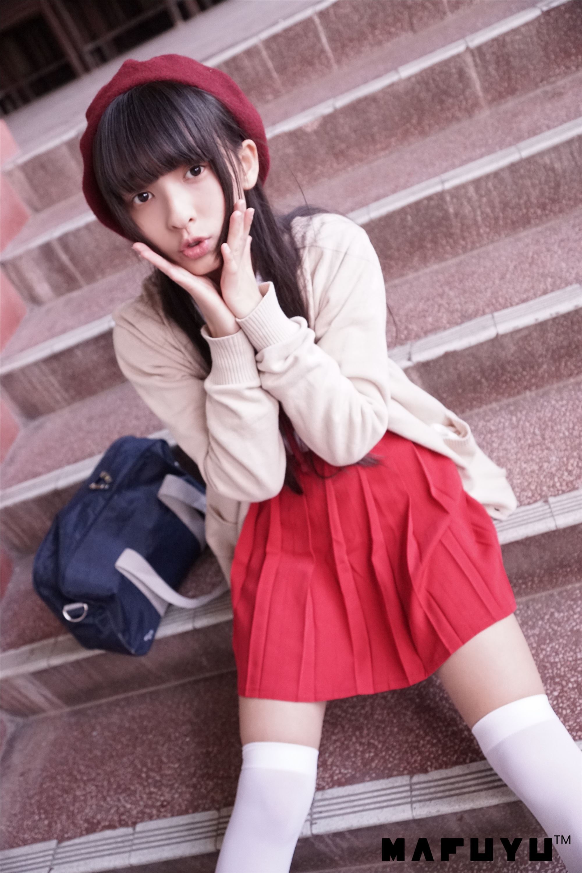 神楽坂真冬视频 - 红JK白过膝系列