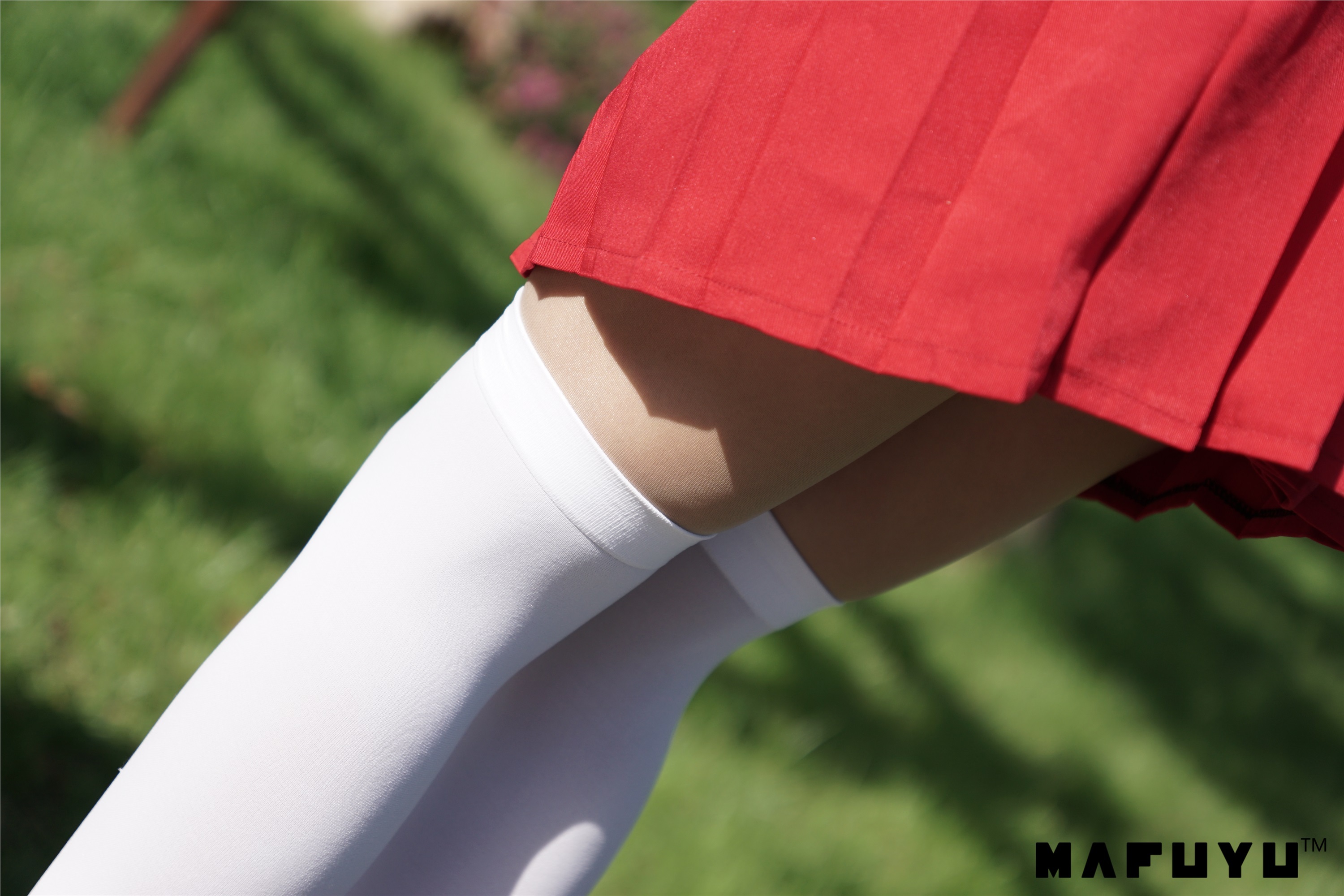 神楽坂真冬视频 - 红JK白过膝系列