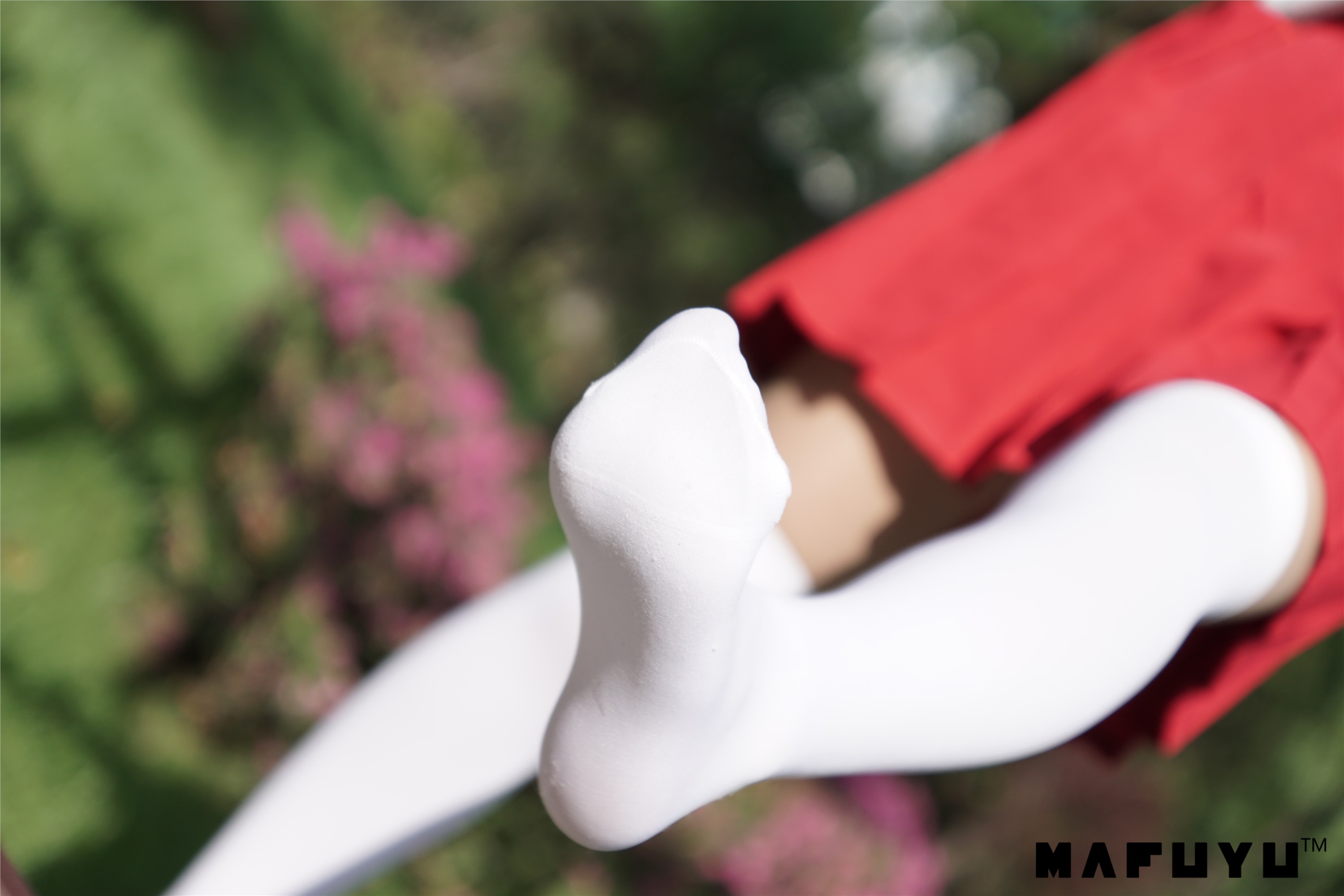 神楽坂真冬视频 - 红JK白过膝系列