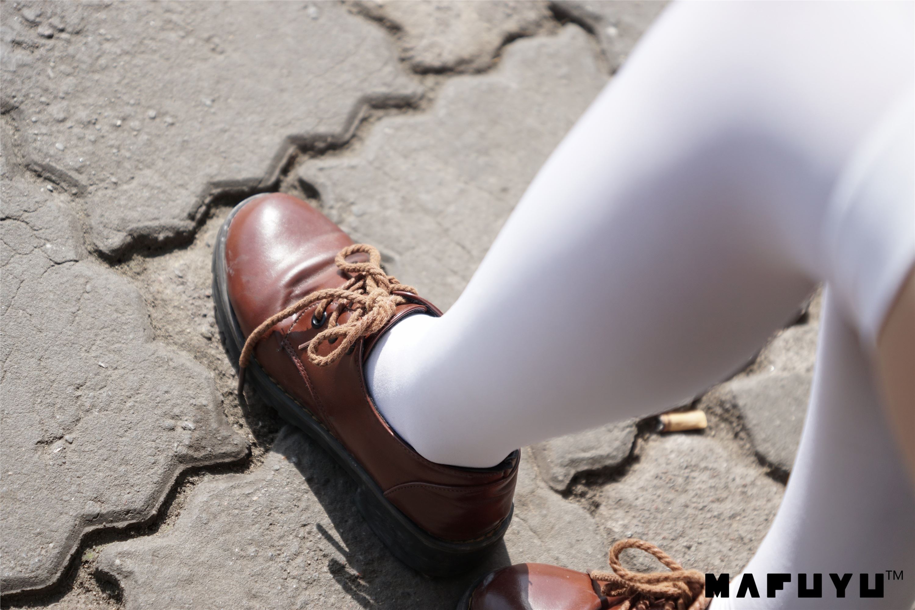 神楽坂真冬视频 - 红JK白过膝系列