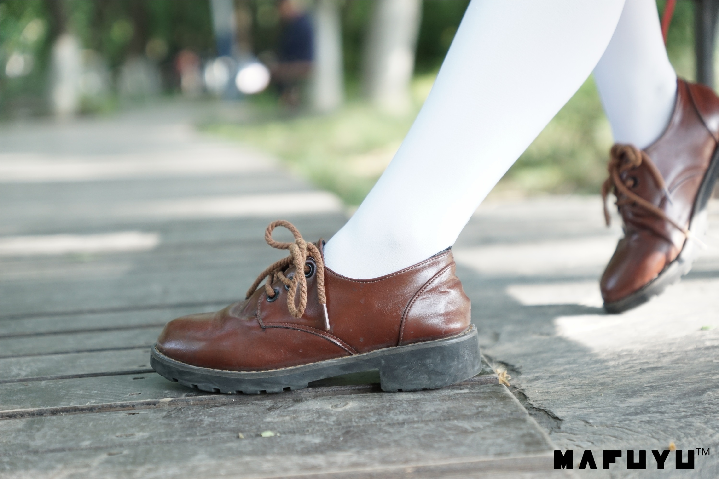 神楽坂真冬视频 - 红JK白过膝系列