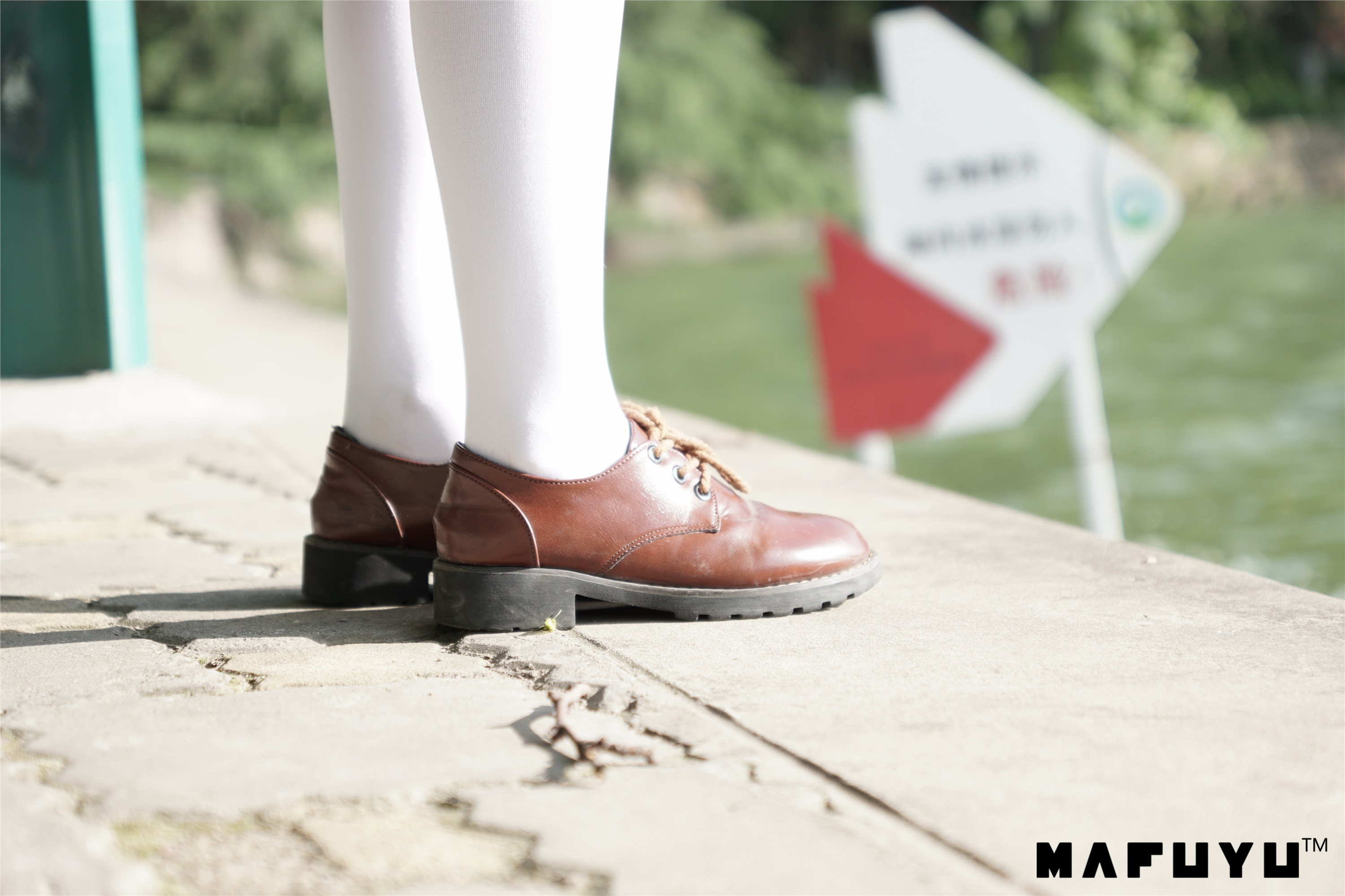 神楽坂真冬视频 - 红JK白过膝系列