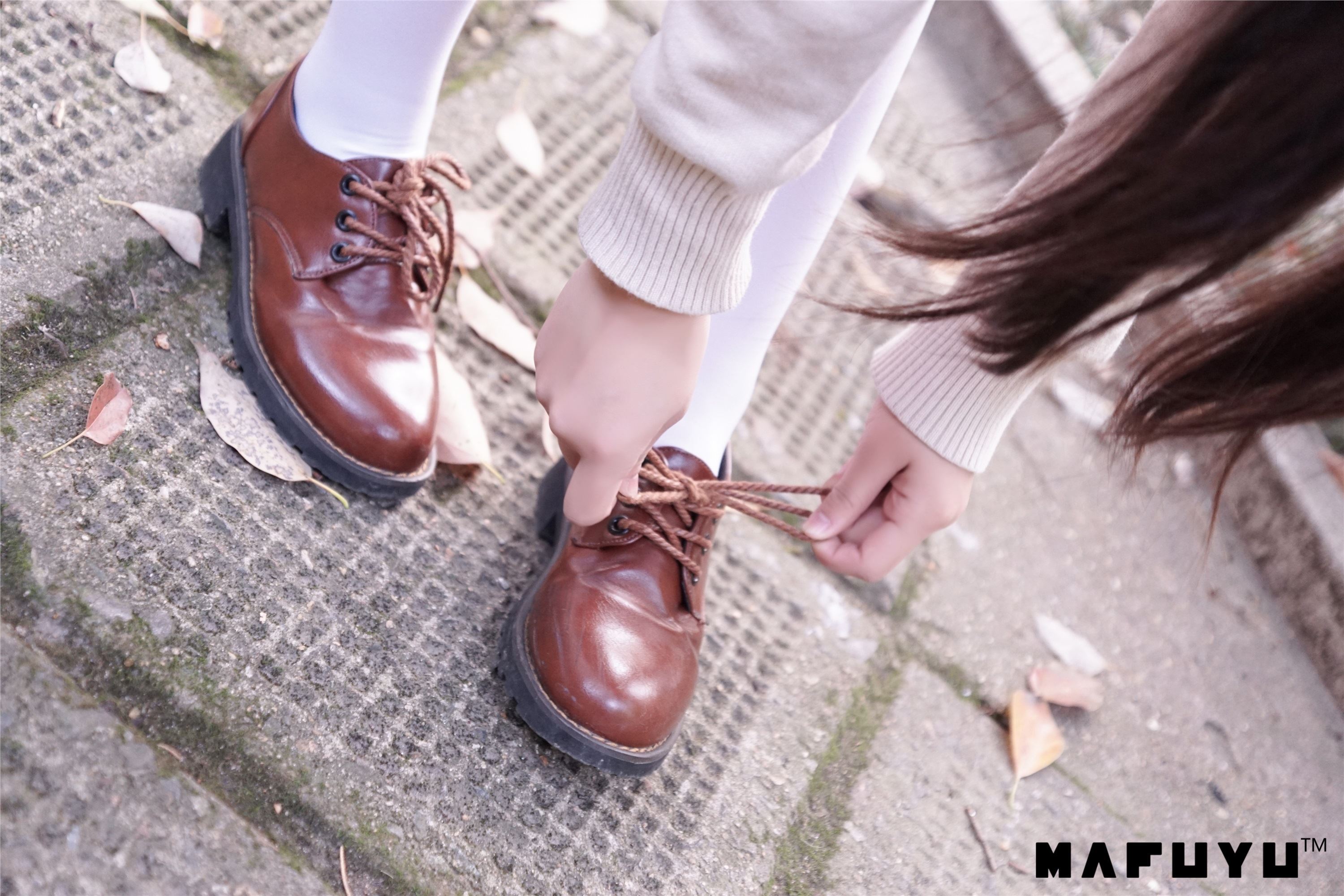 神楽坂真冬视频 - 红JK白过膝系列