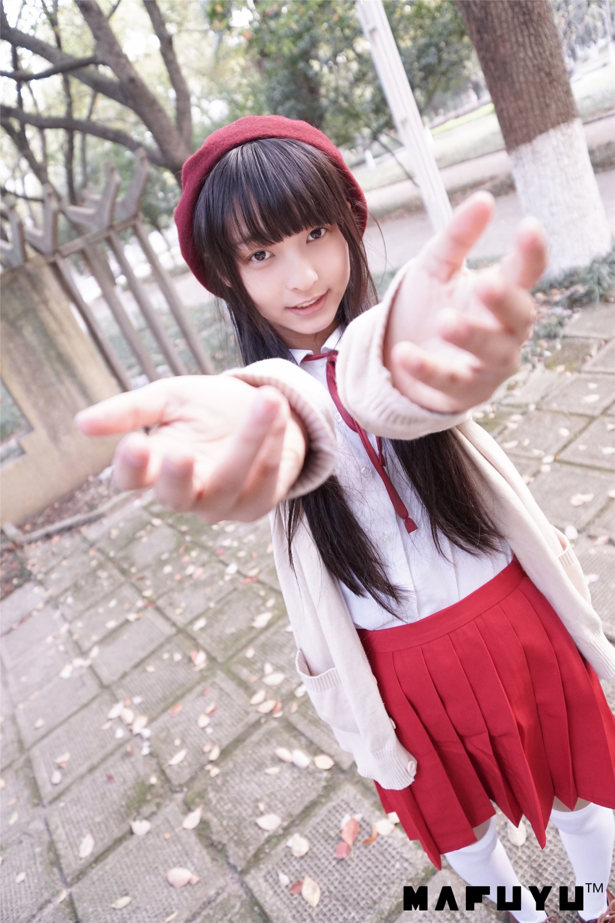 神楽坂真冬视频 - 红JK白过膝系列