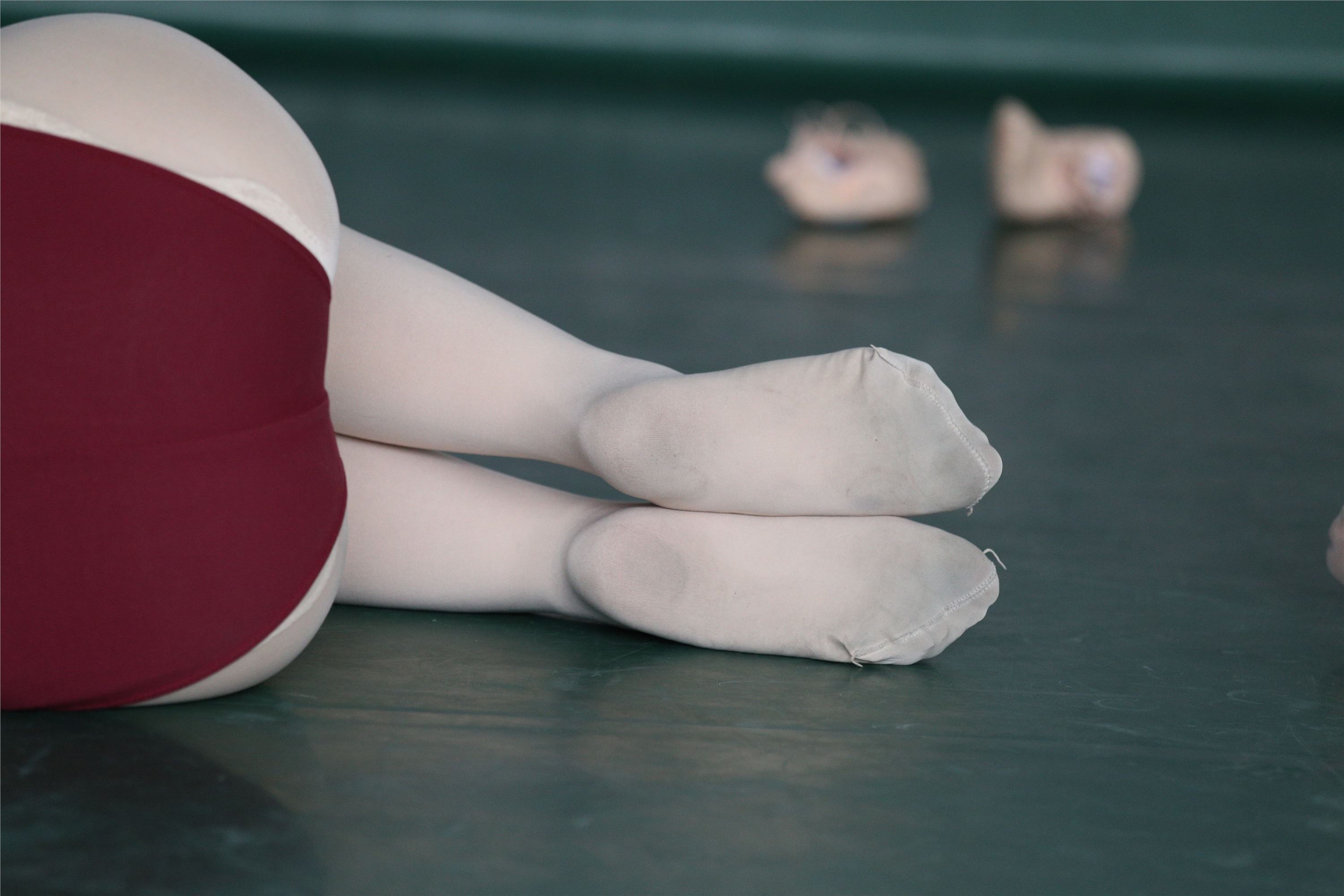 大西瓜美女图片 W019 舞蹈家9-双红衣少女590p4