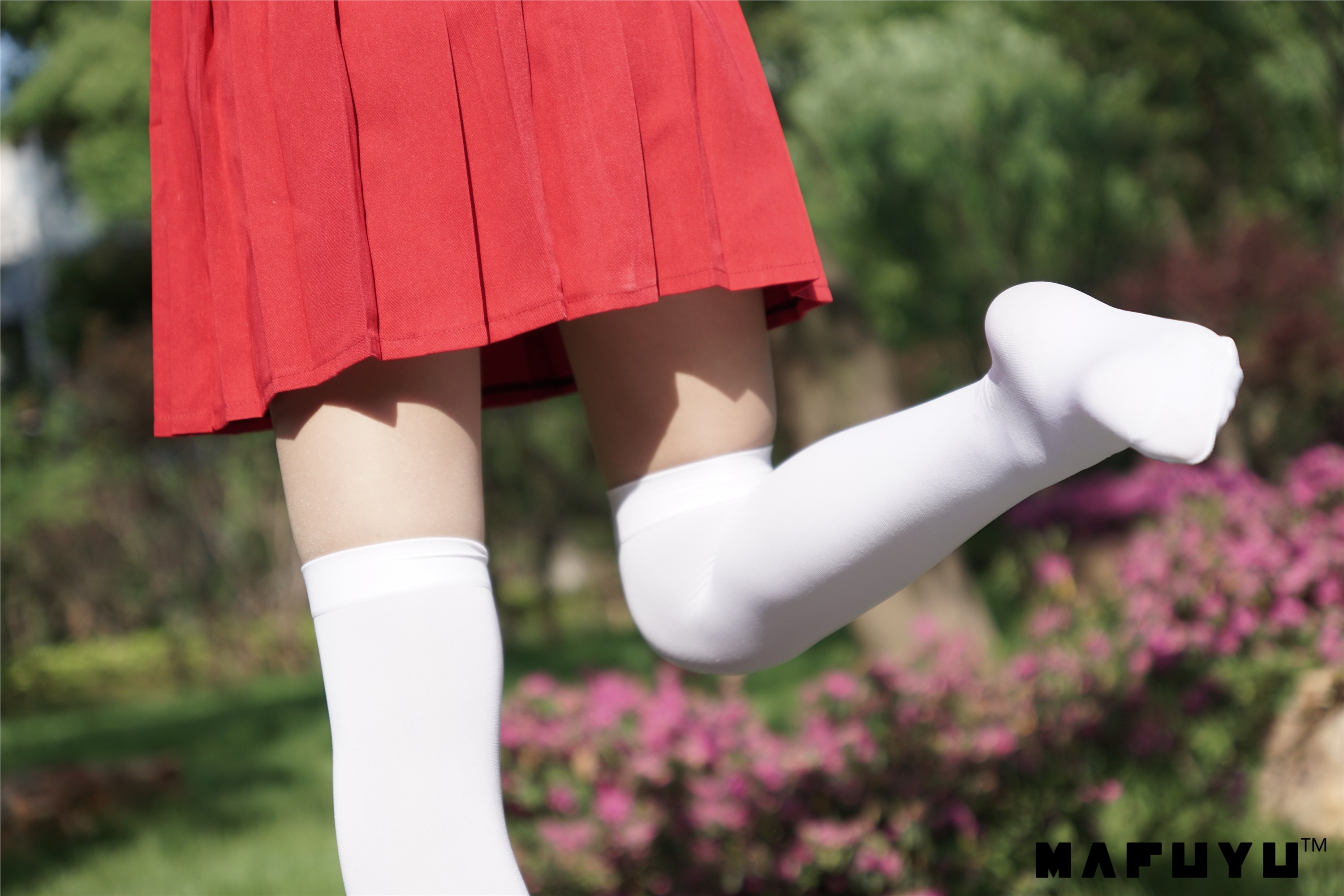 神楽坂真冬套图 - 少女と自然と白い靴下