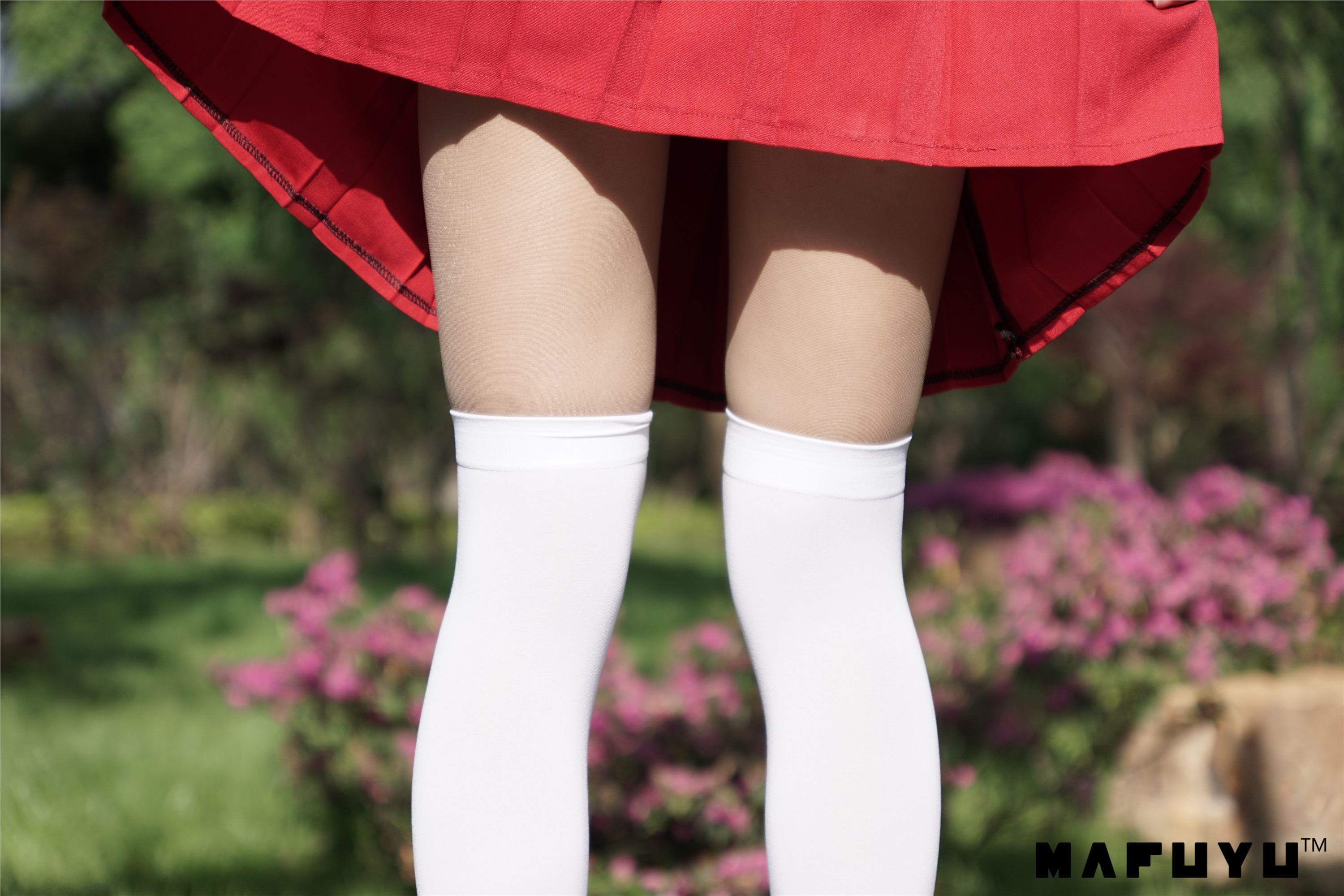 神楽坂真冬套图 - 少女と自然と白い靴下