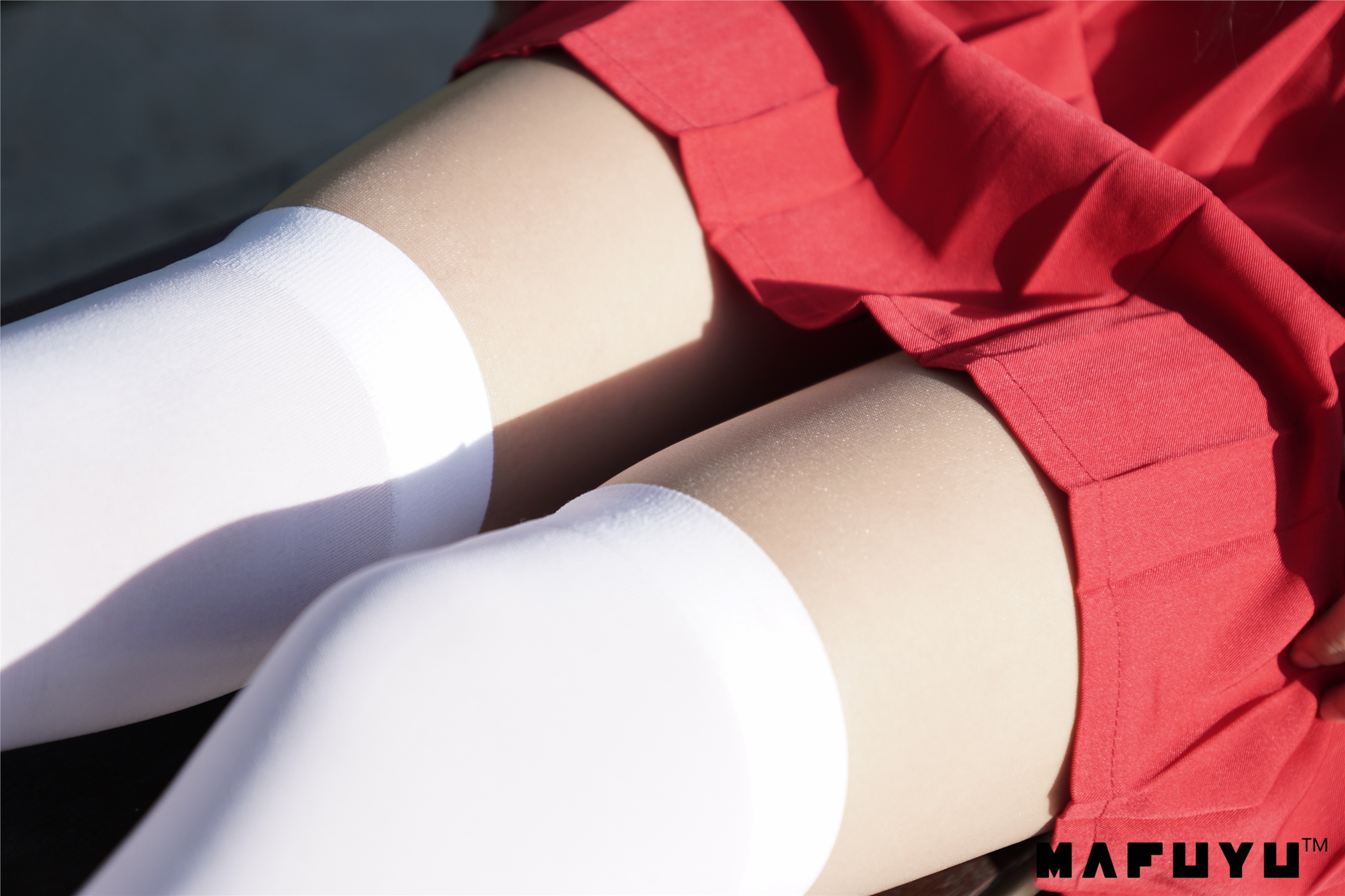 神楽坂真冬套图 - 少女と自然と白い靴下