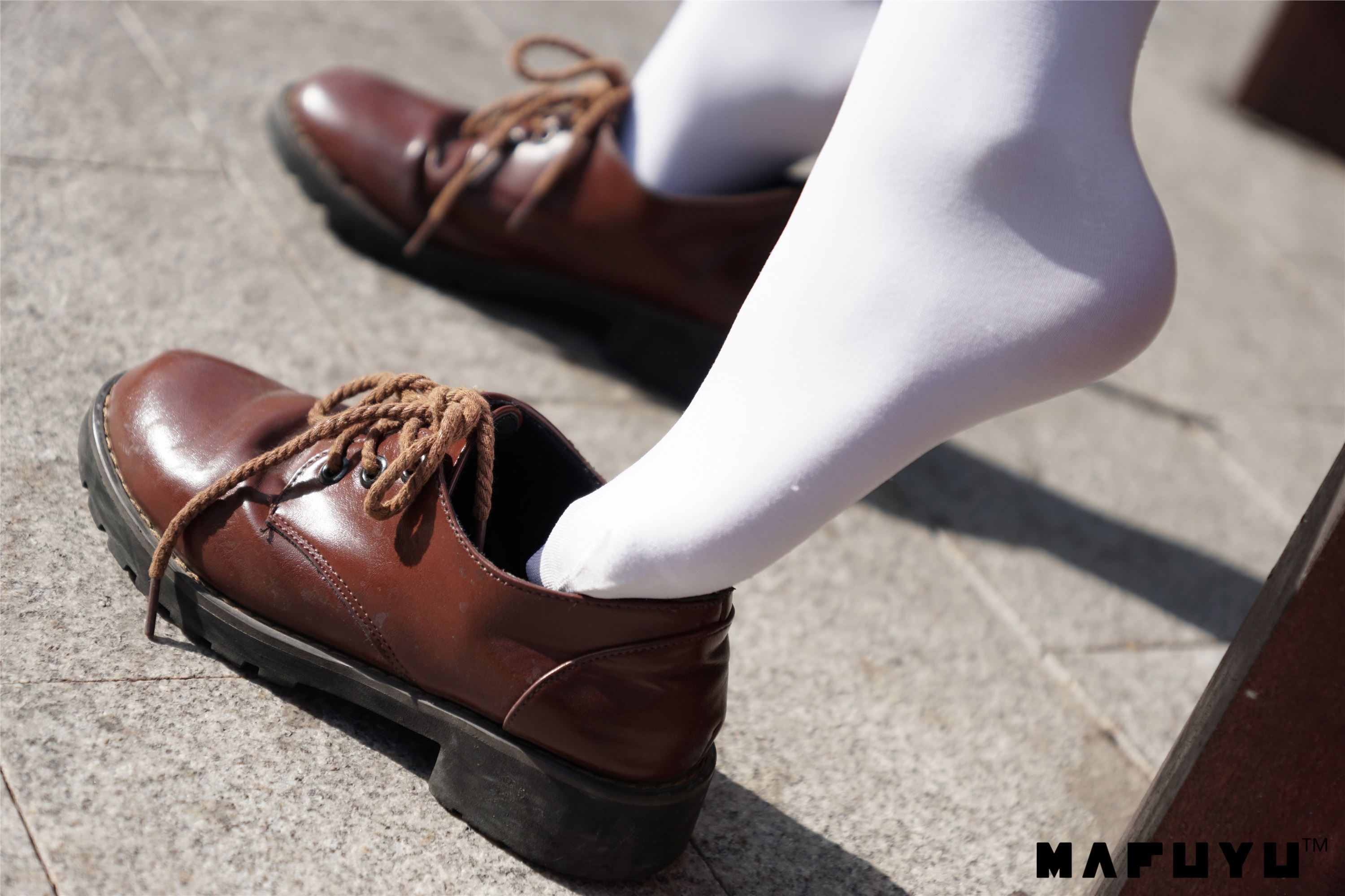 神楽坂真冬套图 - 少女と自然と白い靴下