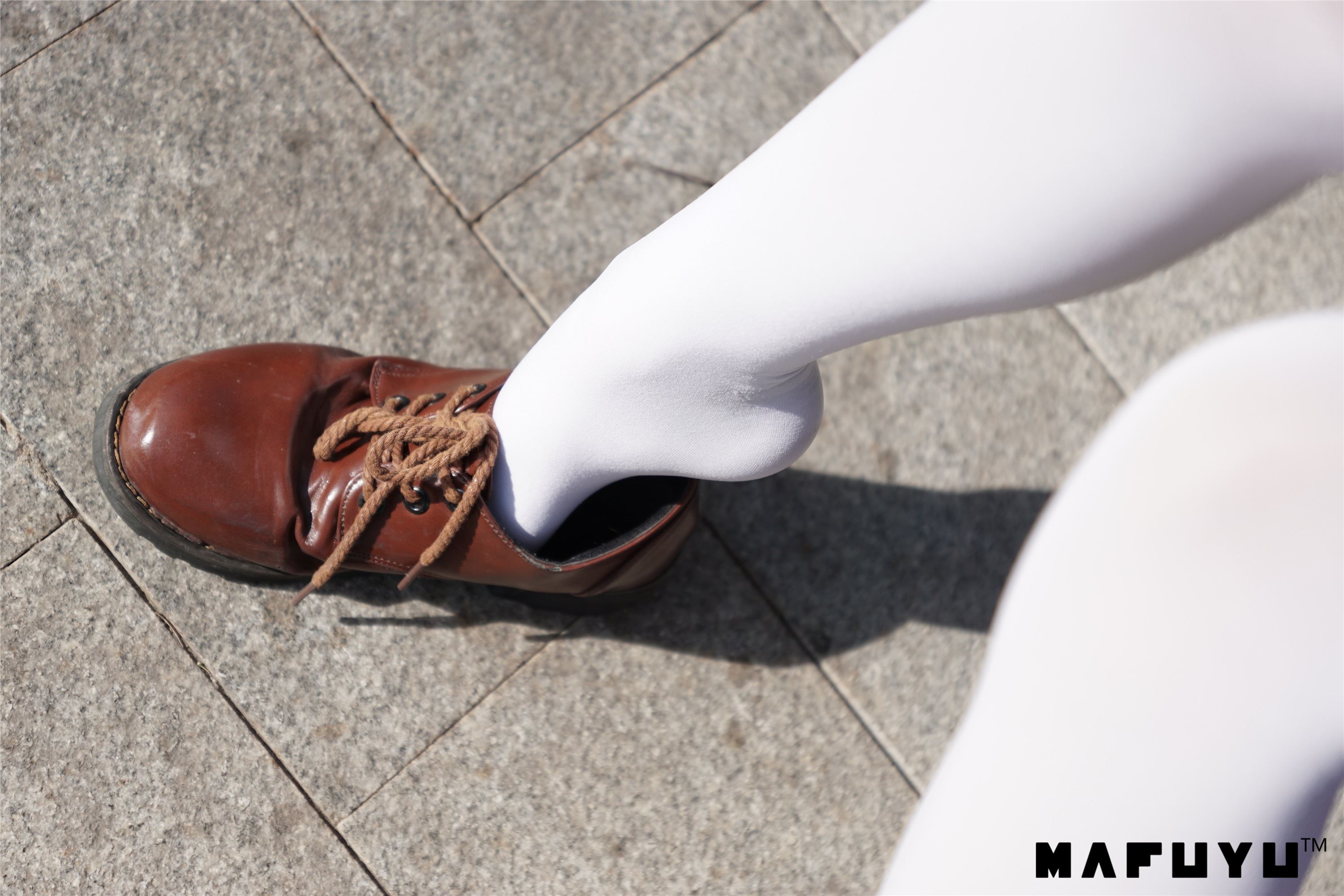 神楽坂真冬套图 - 少女と自然と白い靴下