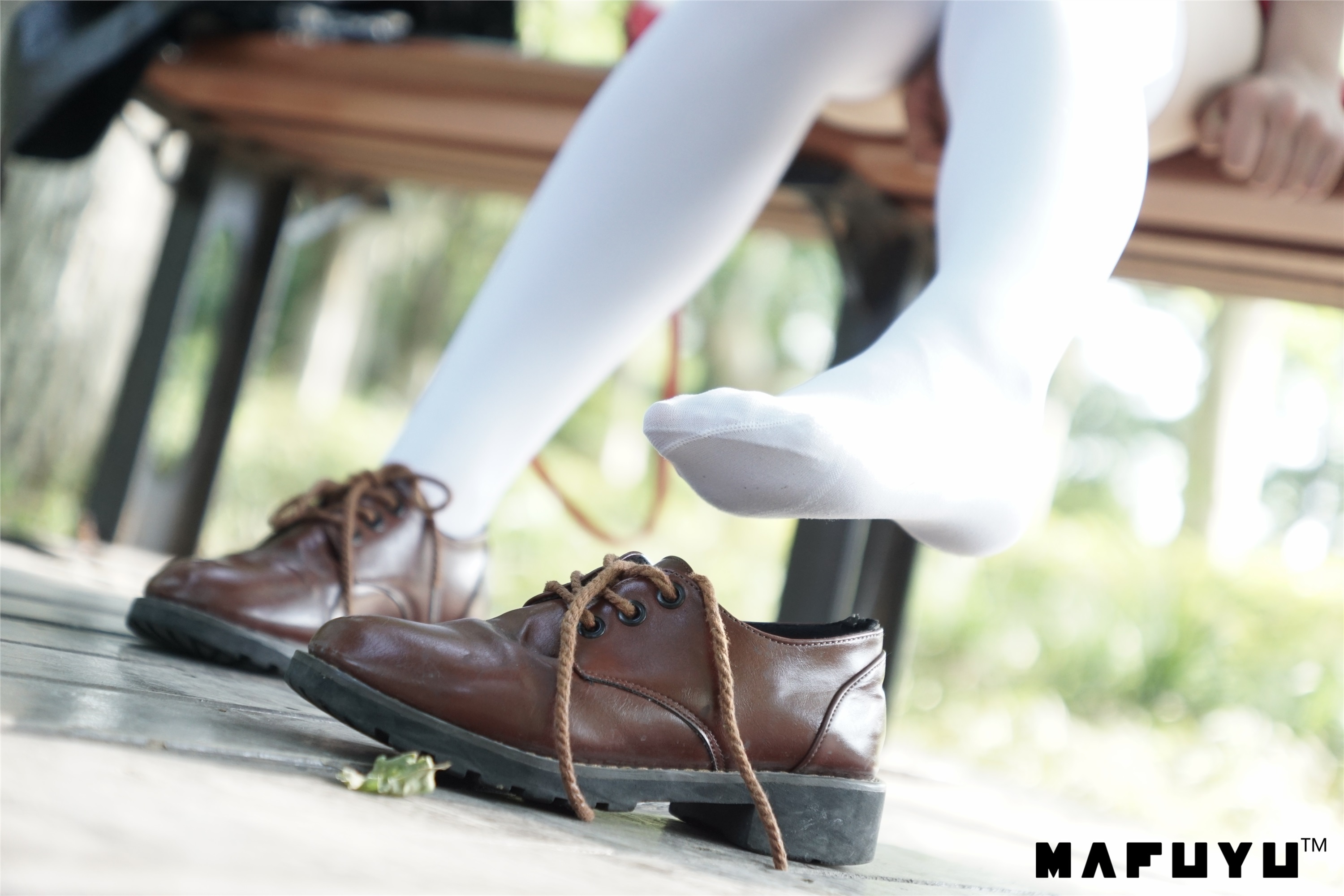 神楽坂真冬套图 - 少女と自然と白い靴下