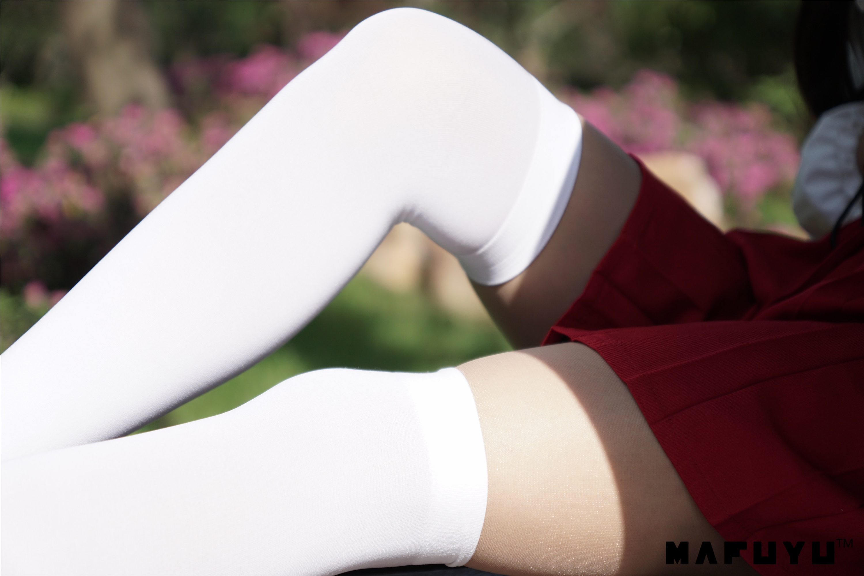 神楽坂真冬套图 - 少女と自然と白い靴下