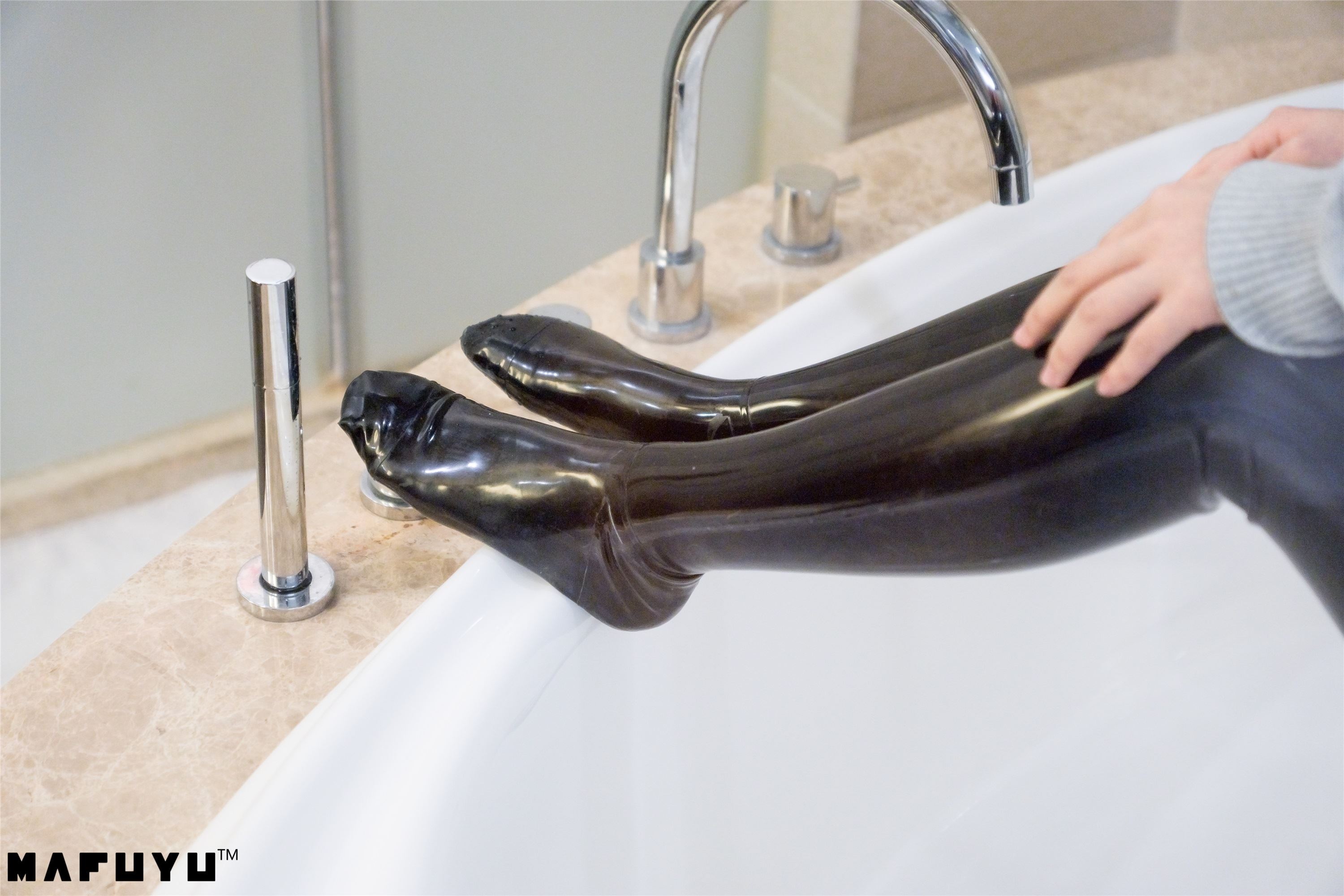 神楽坂真冬套图 - 胶袜系列