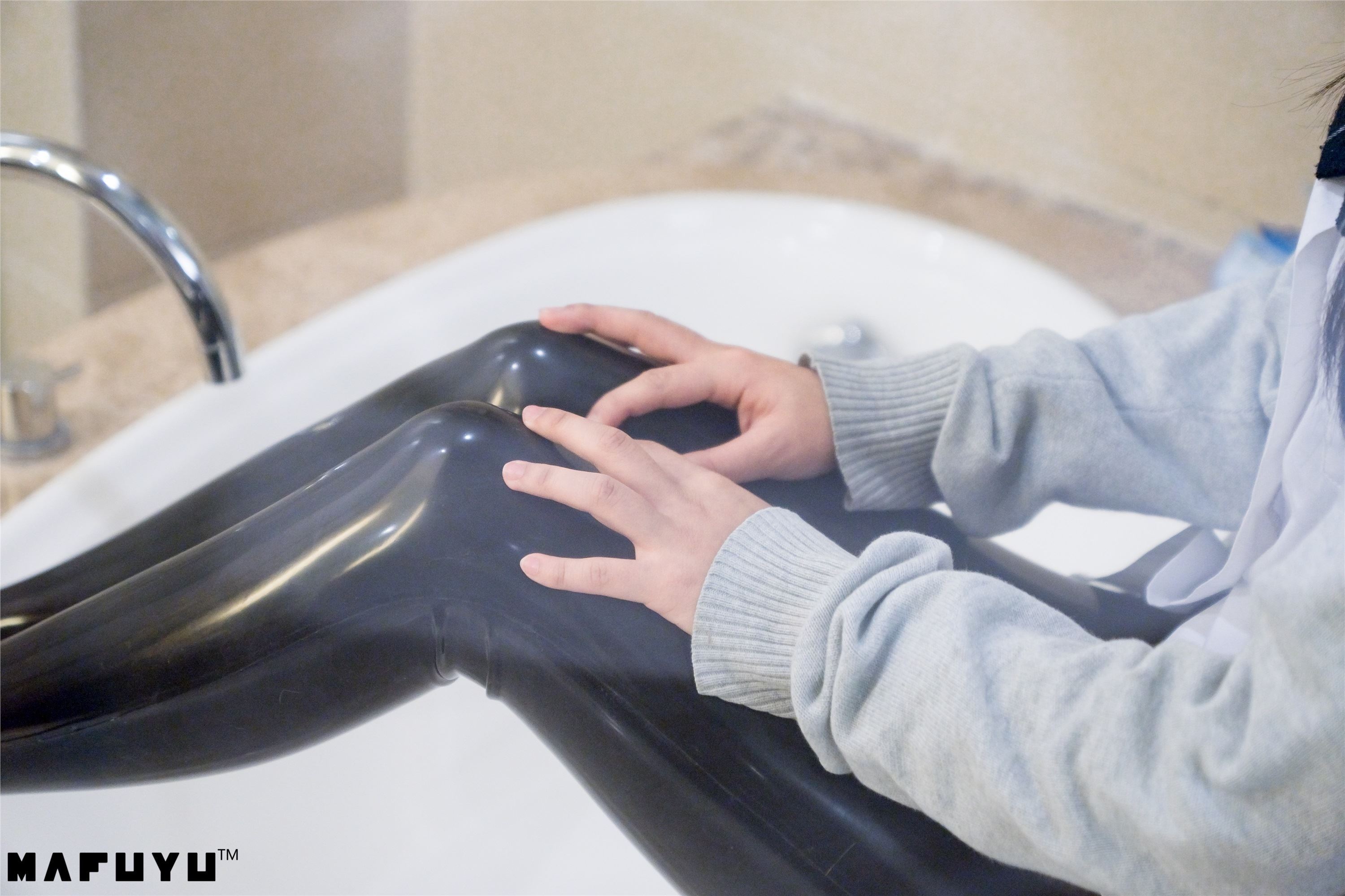 神楽坂真冬套图 - 胶袜系列