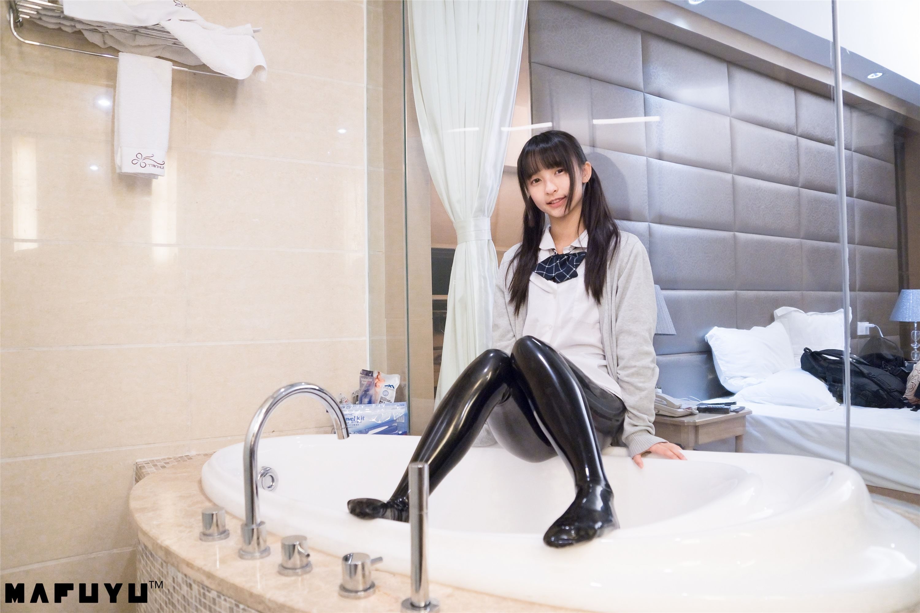 神楽坂真冬套图 - 胶袜系列