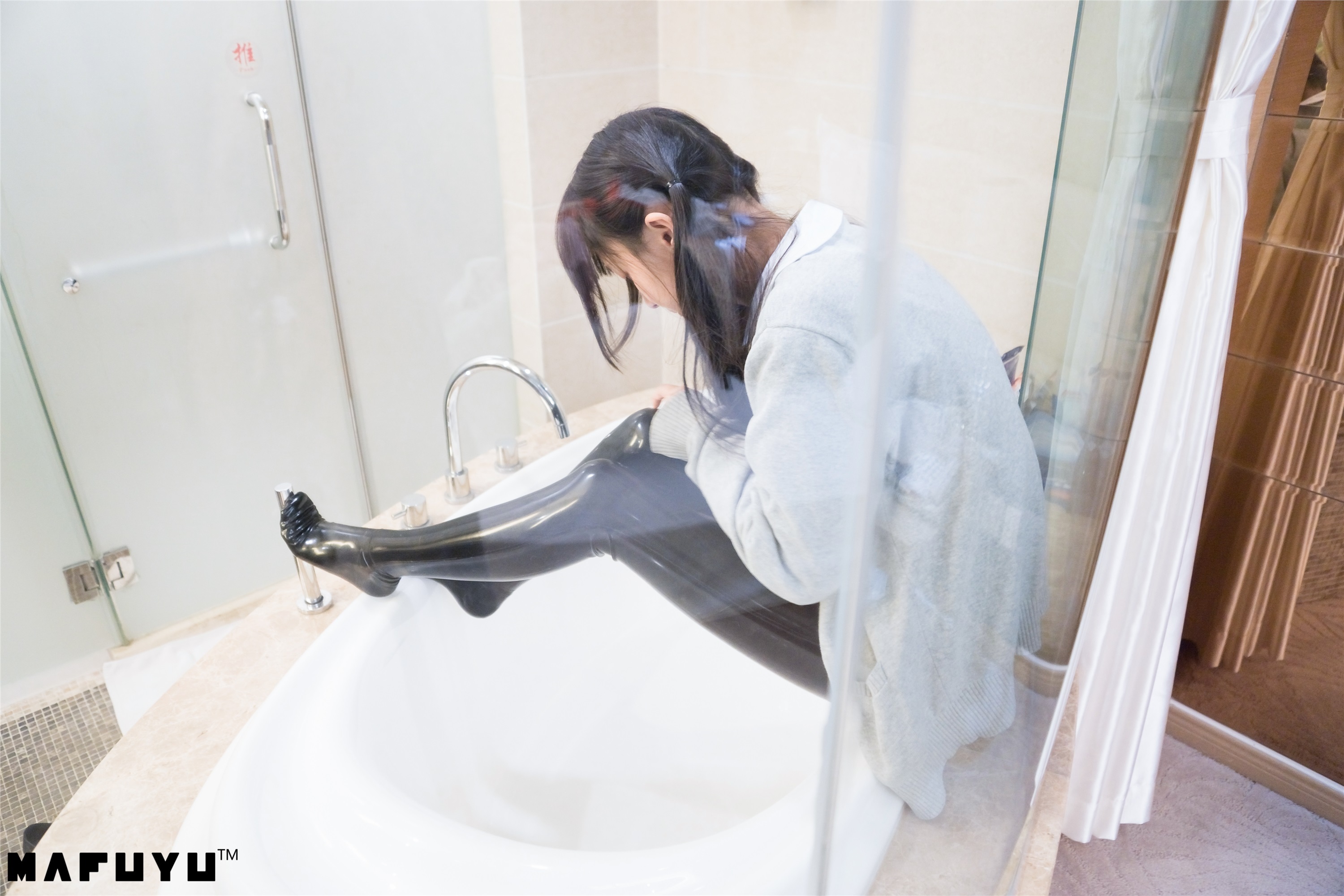 神楽坂真冬套图 - 胶袜系列