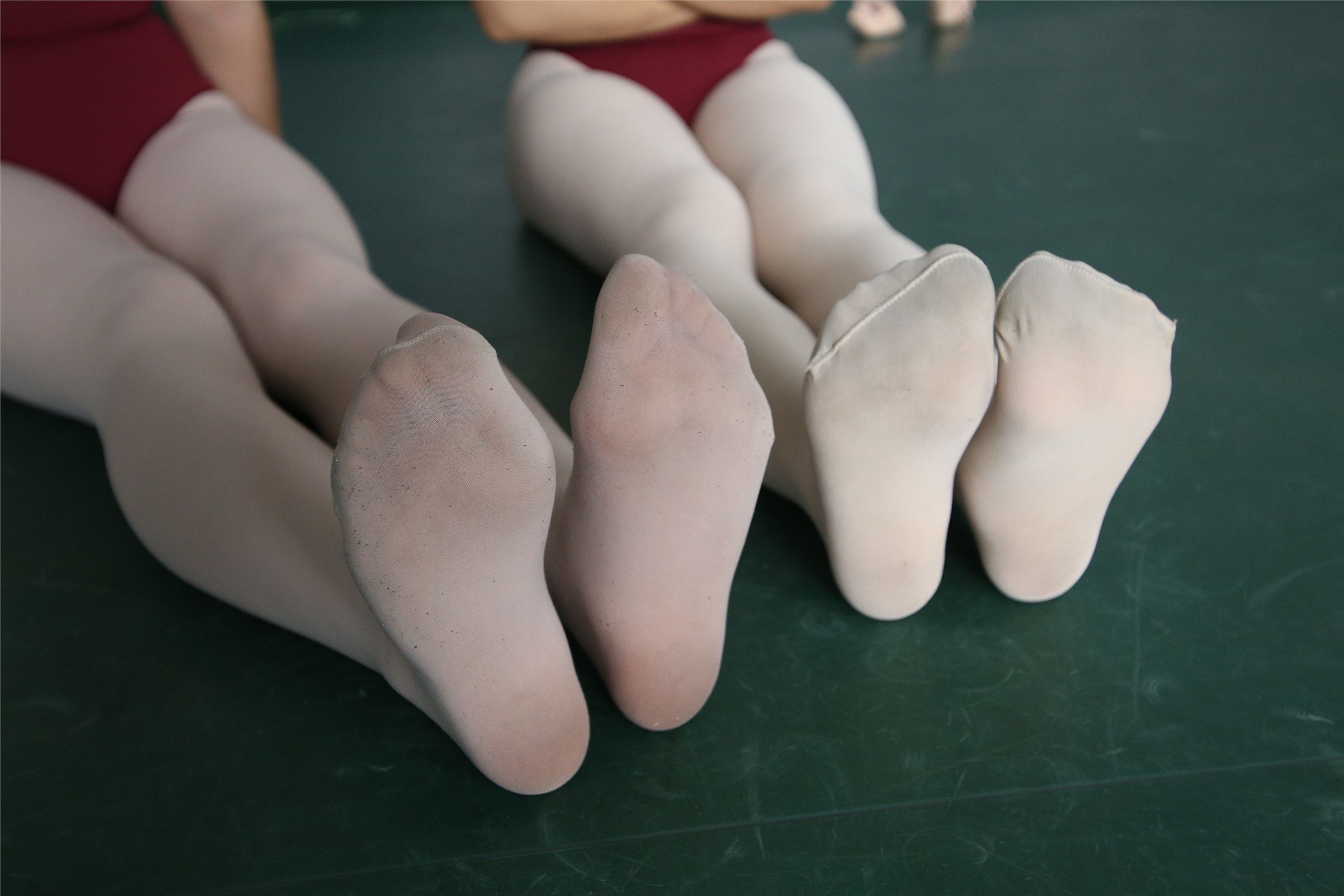 大西瓜美女图片 W019 舞蹈家9-双红衣少女590p1