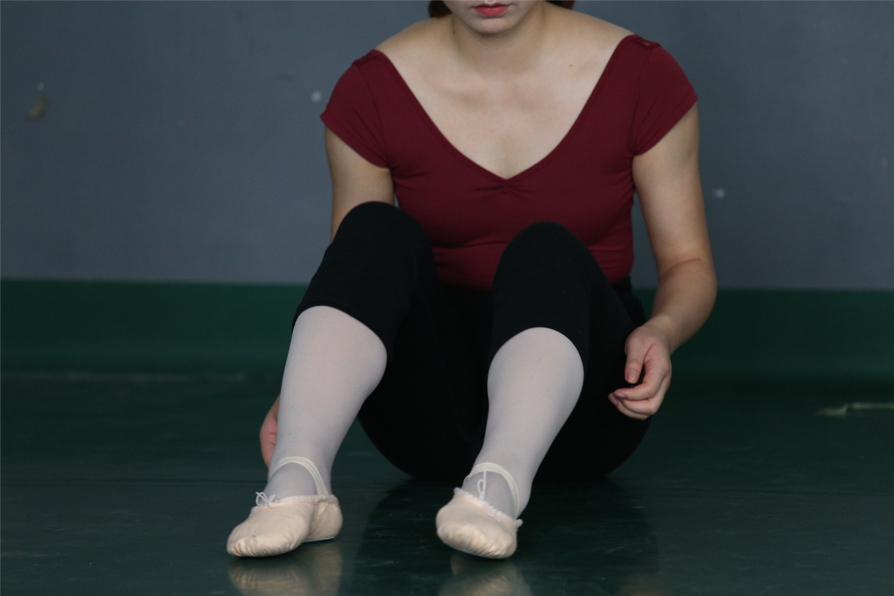 大西瓜美女图片 W019 舞蹈家9-双红衣少女590p1