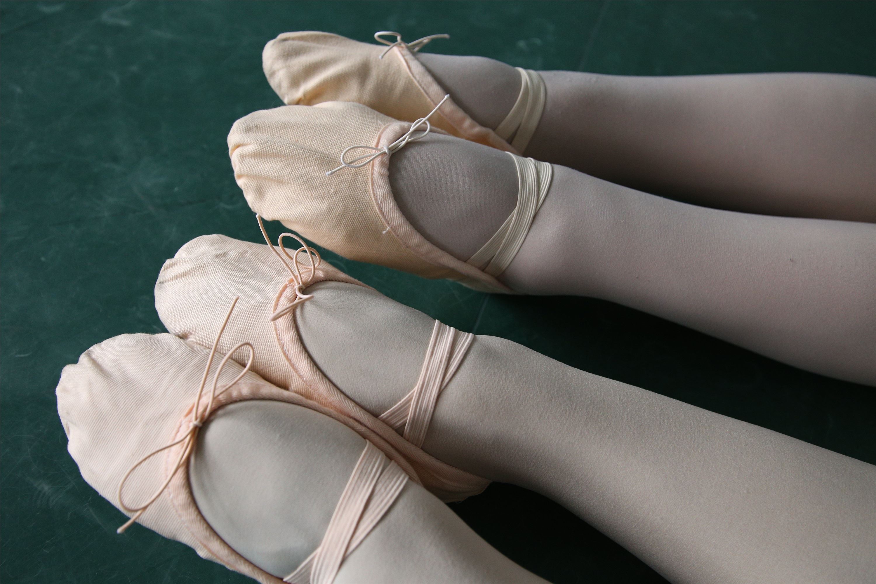 大西瓜美女图片 W019 舞蹈家9-双红衣少女590p1