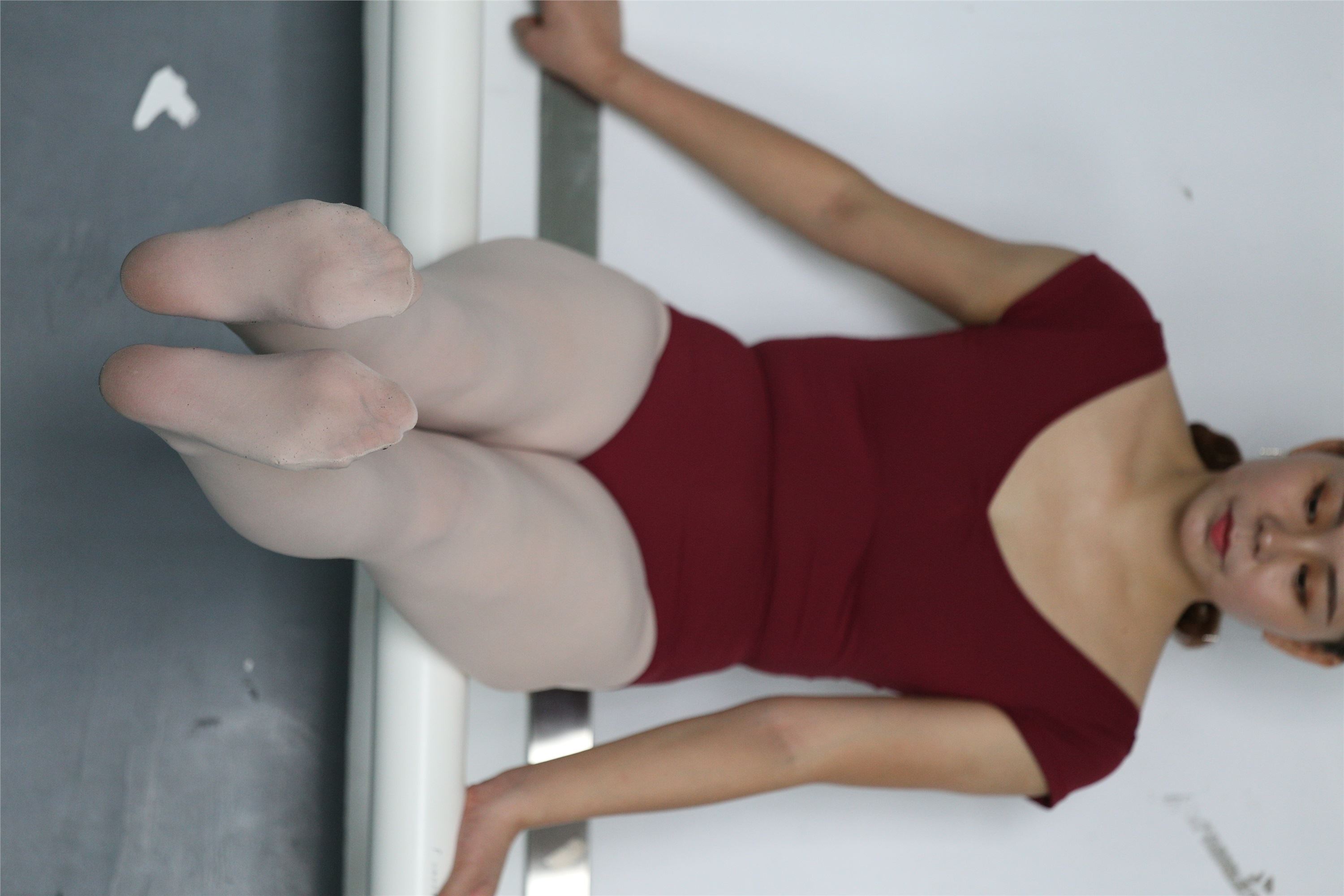 大西瓜美女图片 W019 舞蹈家9-双红衣少女590p2