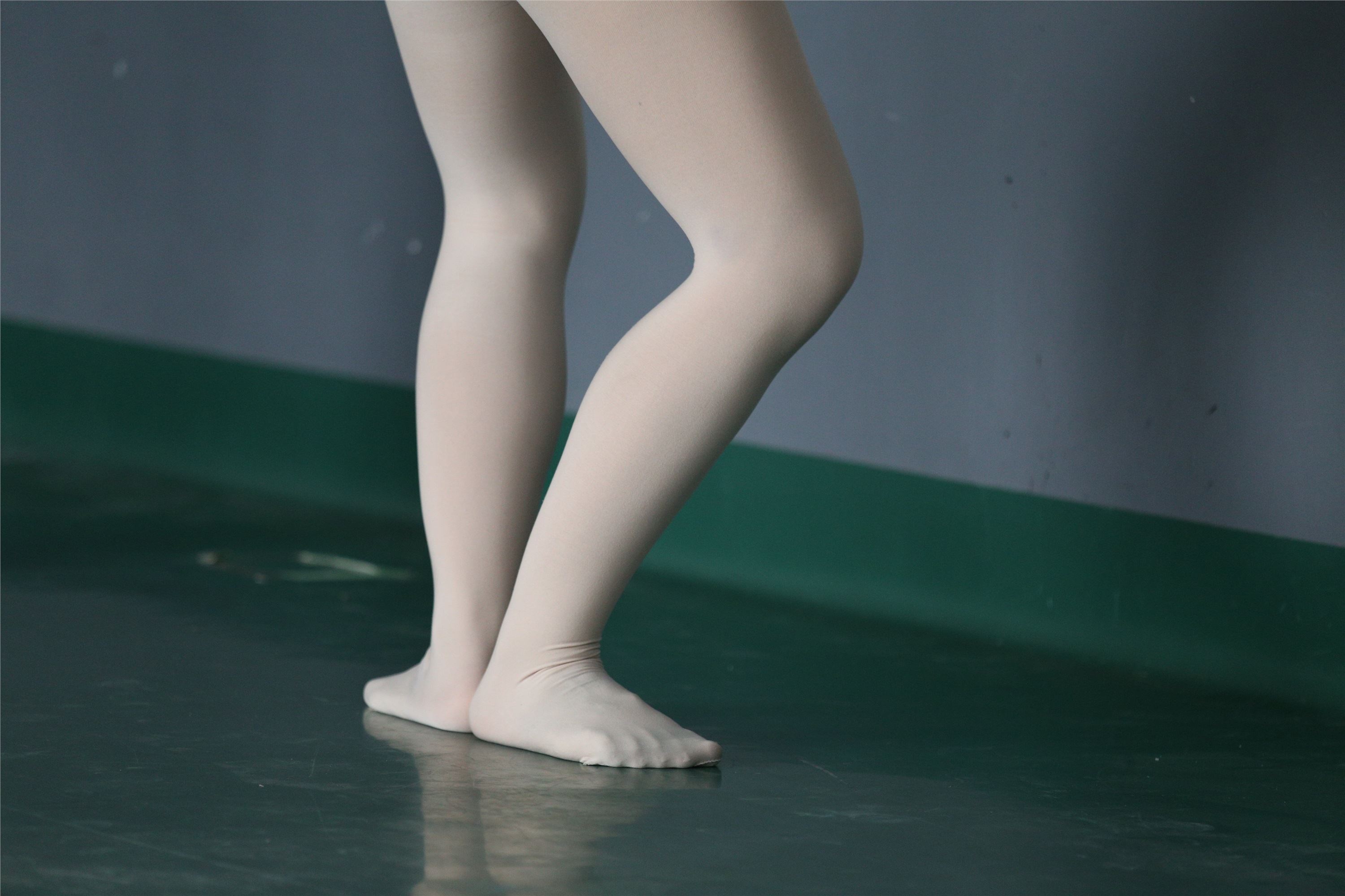 大西瓜美女图片 W019 舞蹈家9-双红衣少女590p2